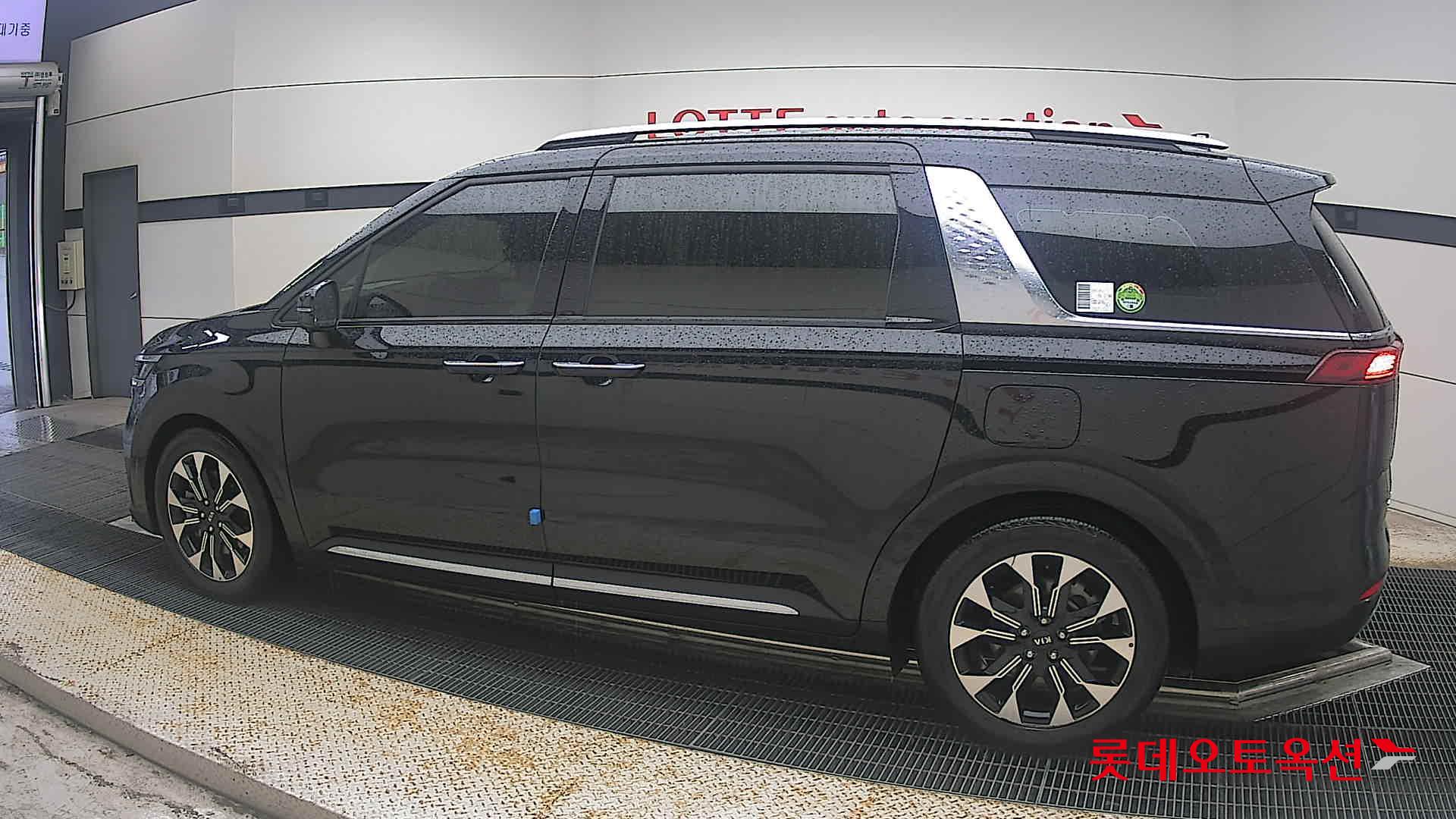 2021 - kia carnival