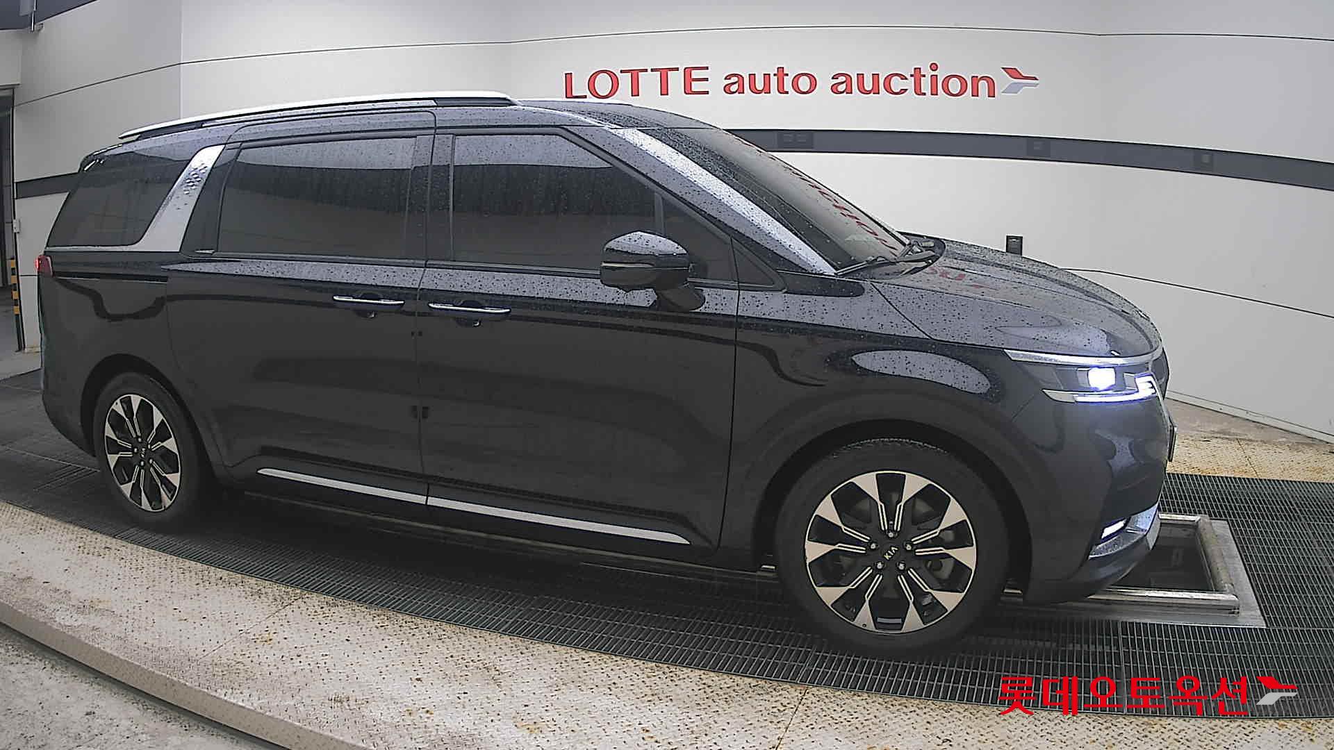 2021 - kia carnival