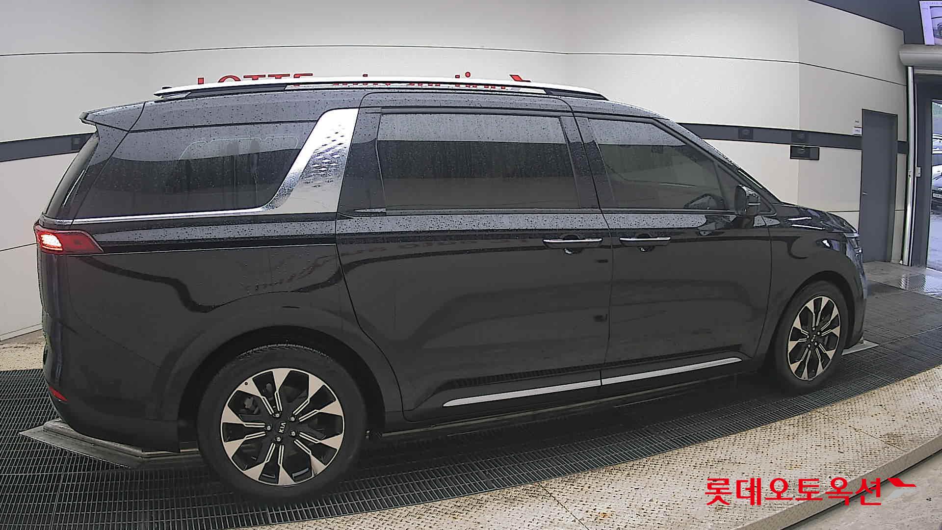 2021 - kia carnival