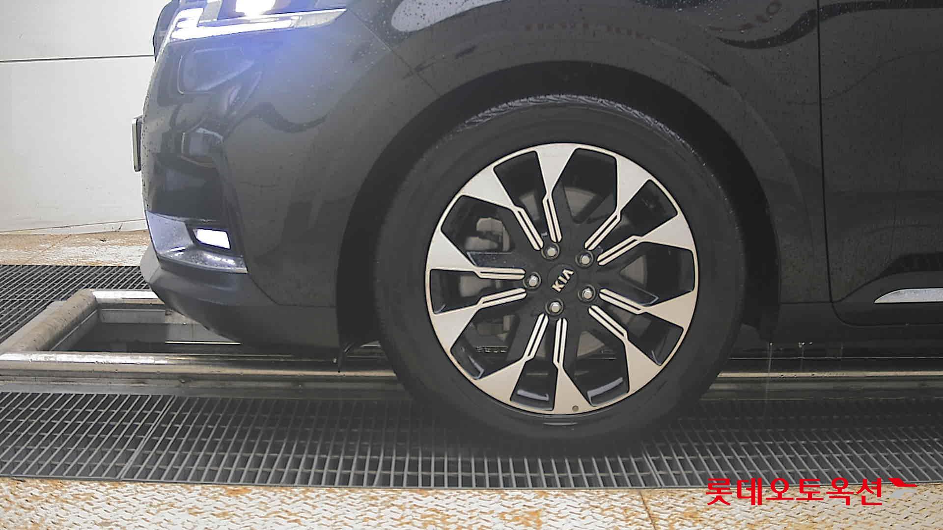 2021 - kia carnival