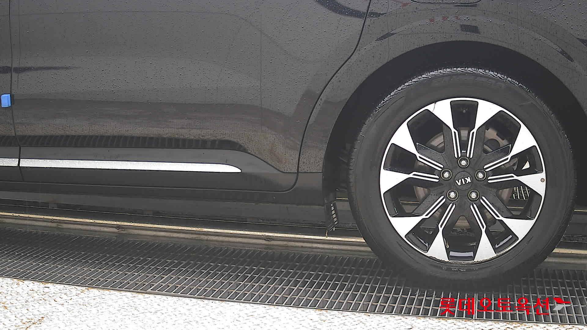 2021 - kia carnival