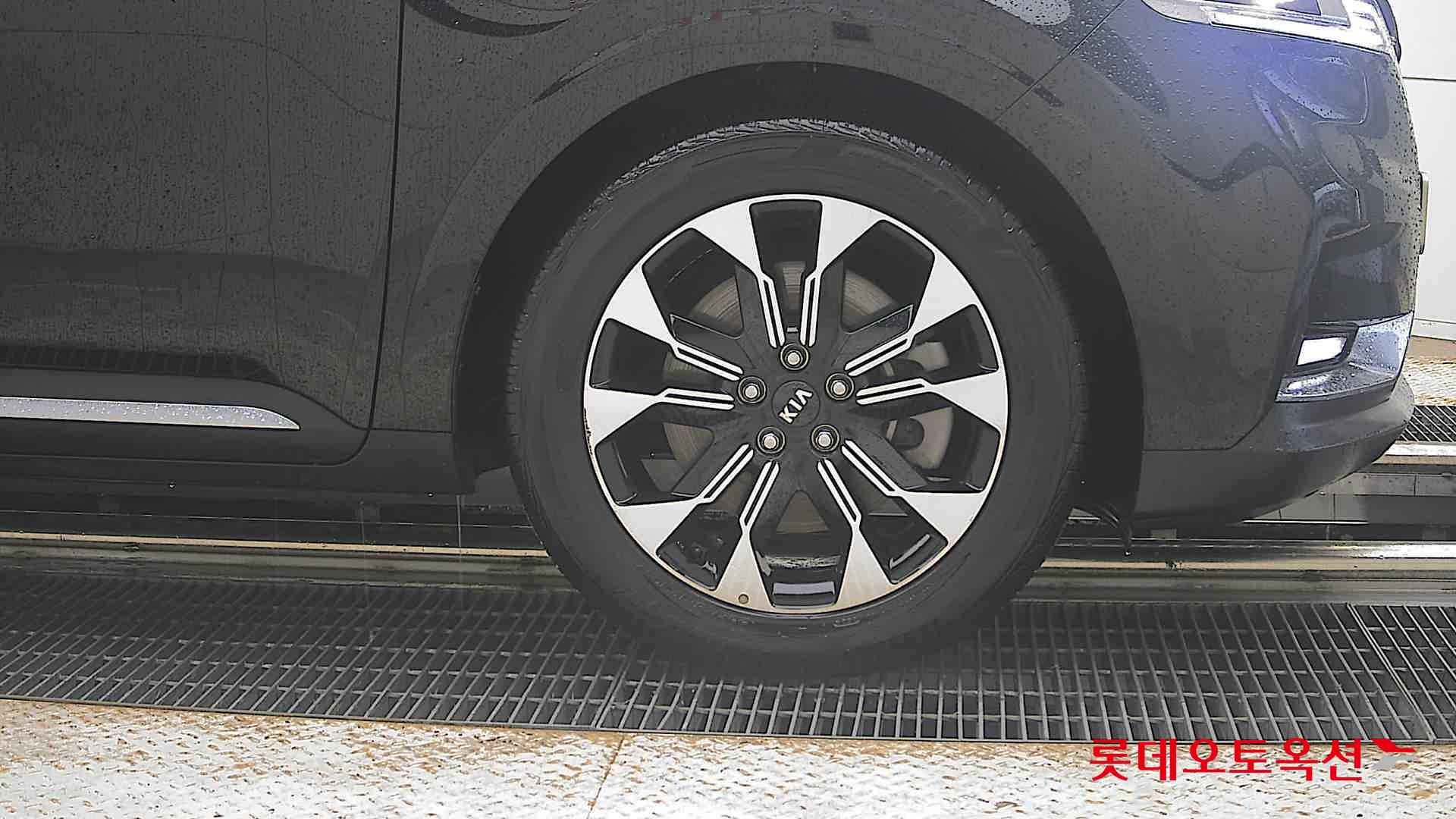 2021 - kia carnival