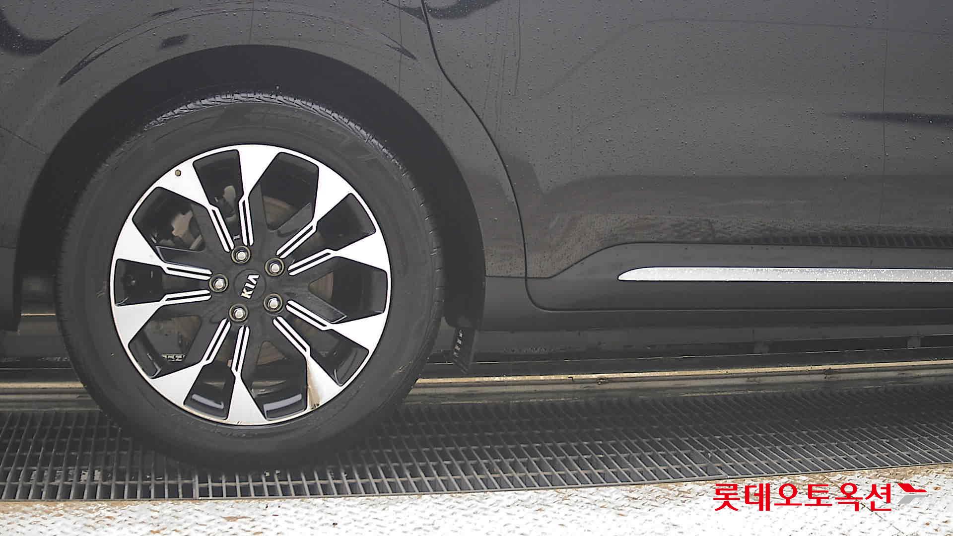 2021 - kia carnival