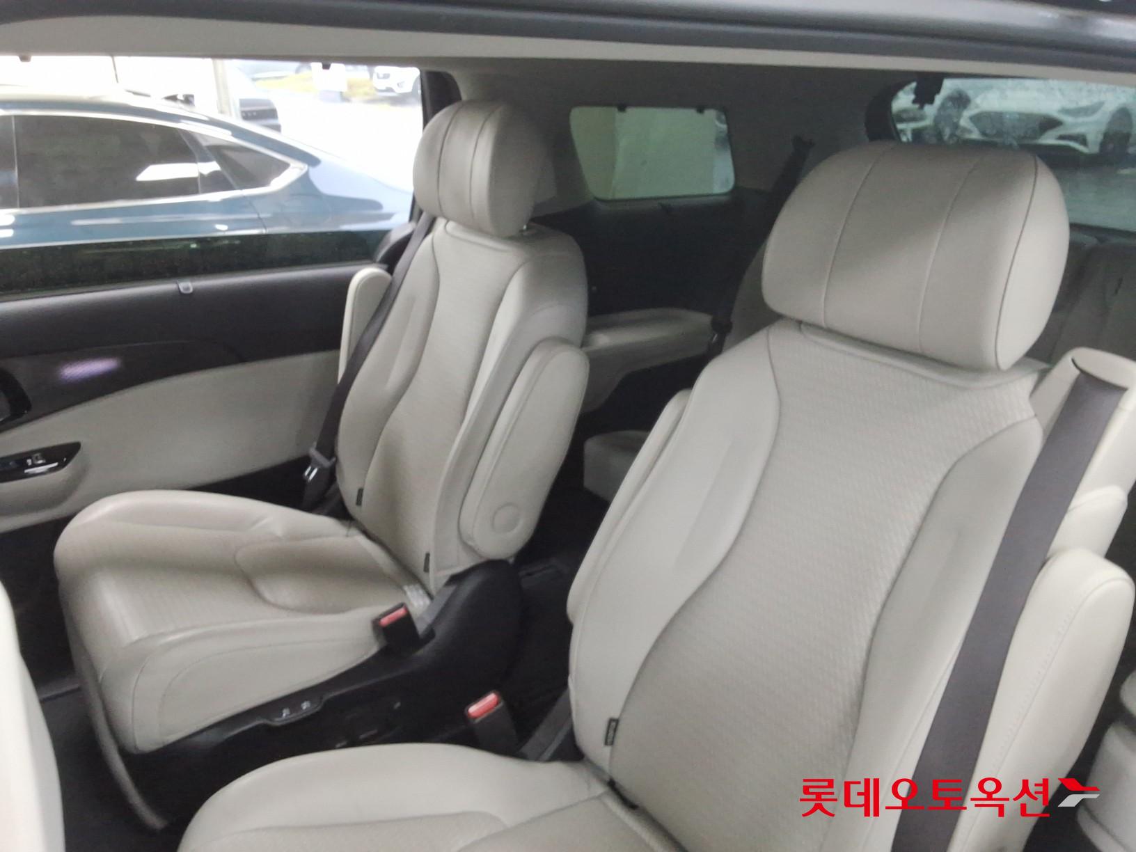 2021 - kia carnival