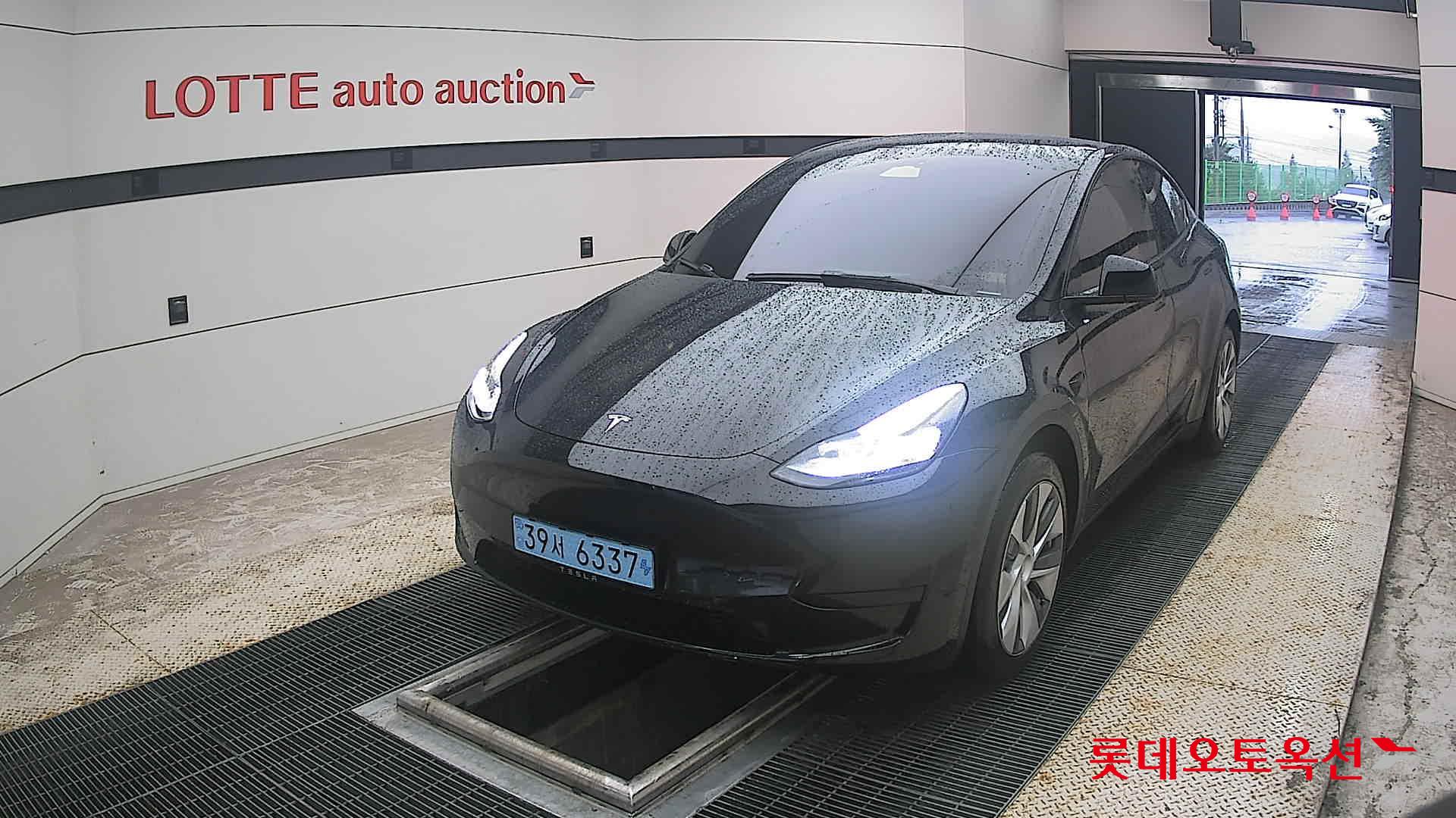 2024 - tesla model y