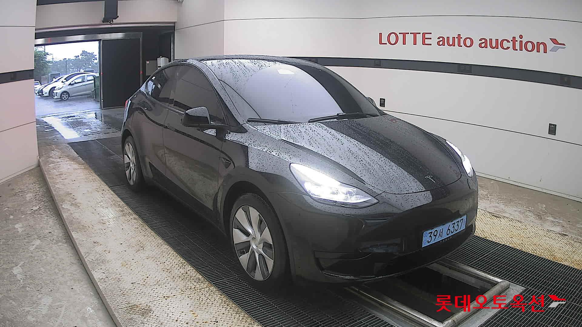 2024 - tesla model y