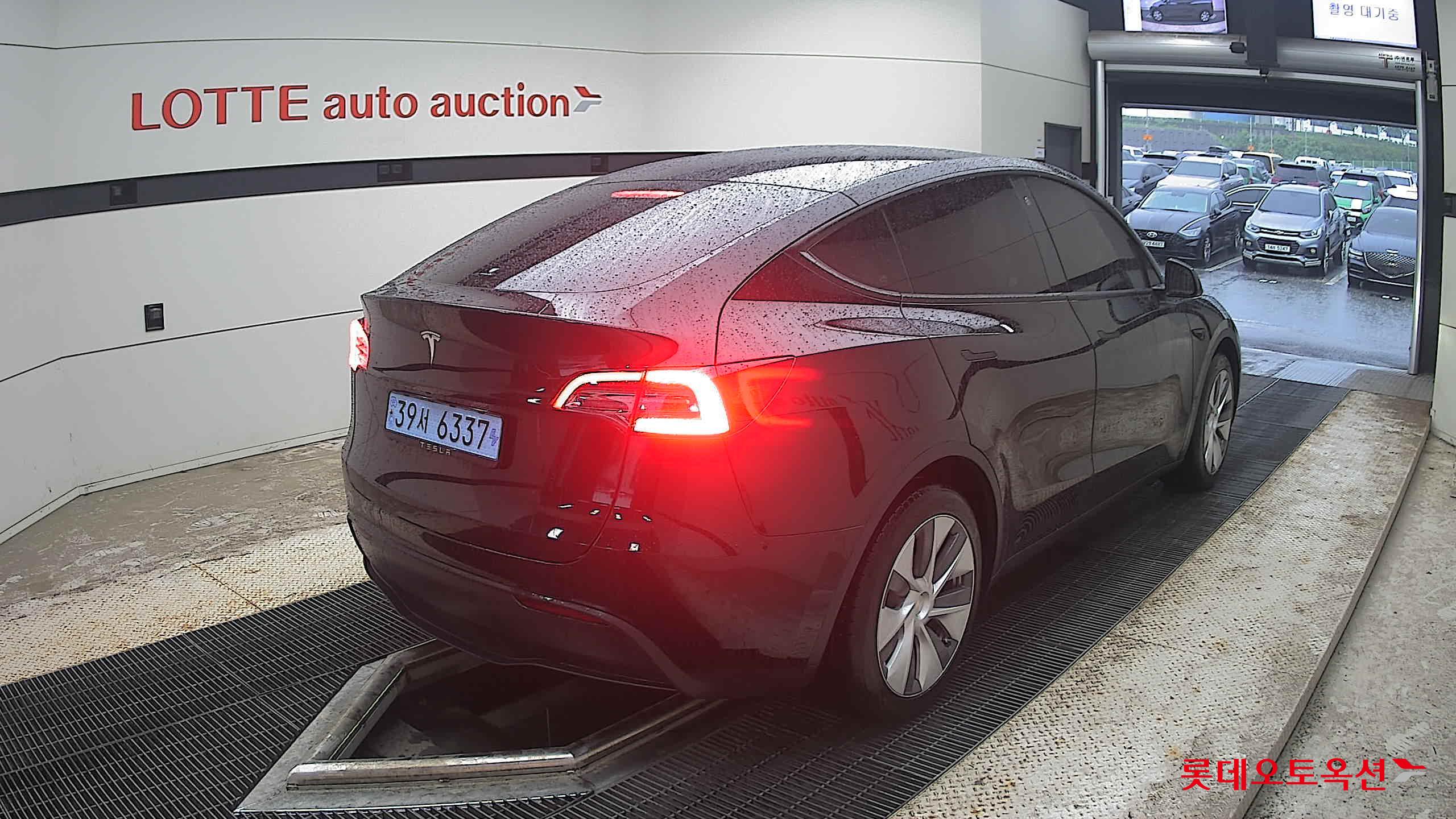 2024 - tesla model y