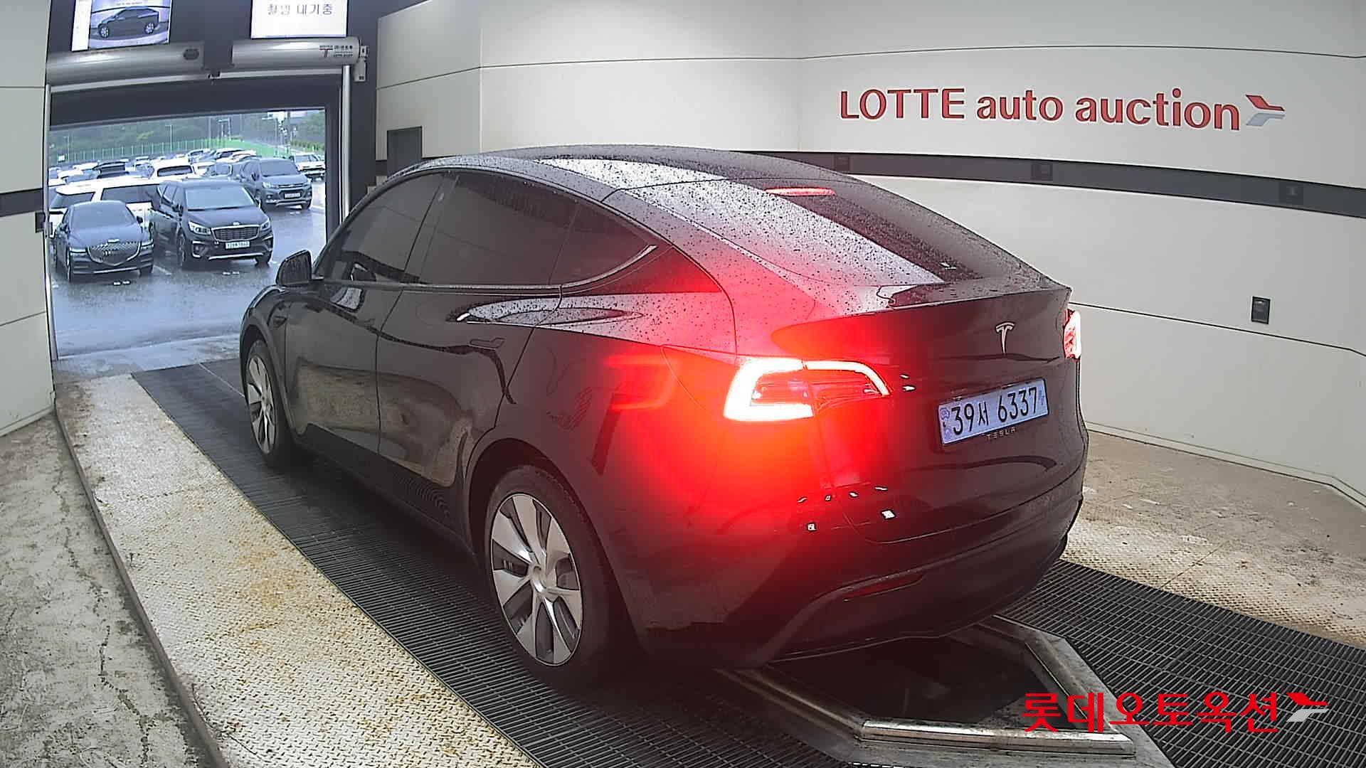 2024 - tesla model y