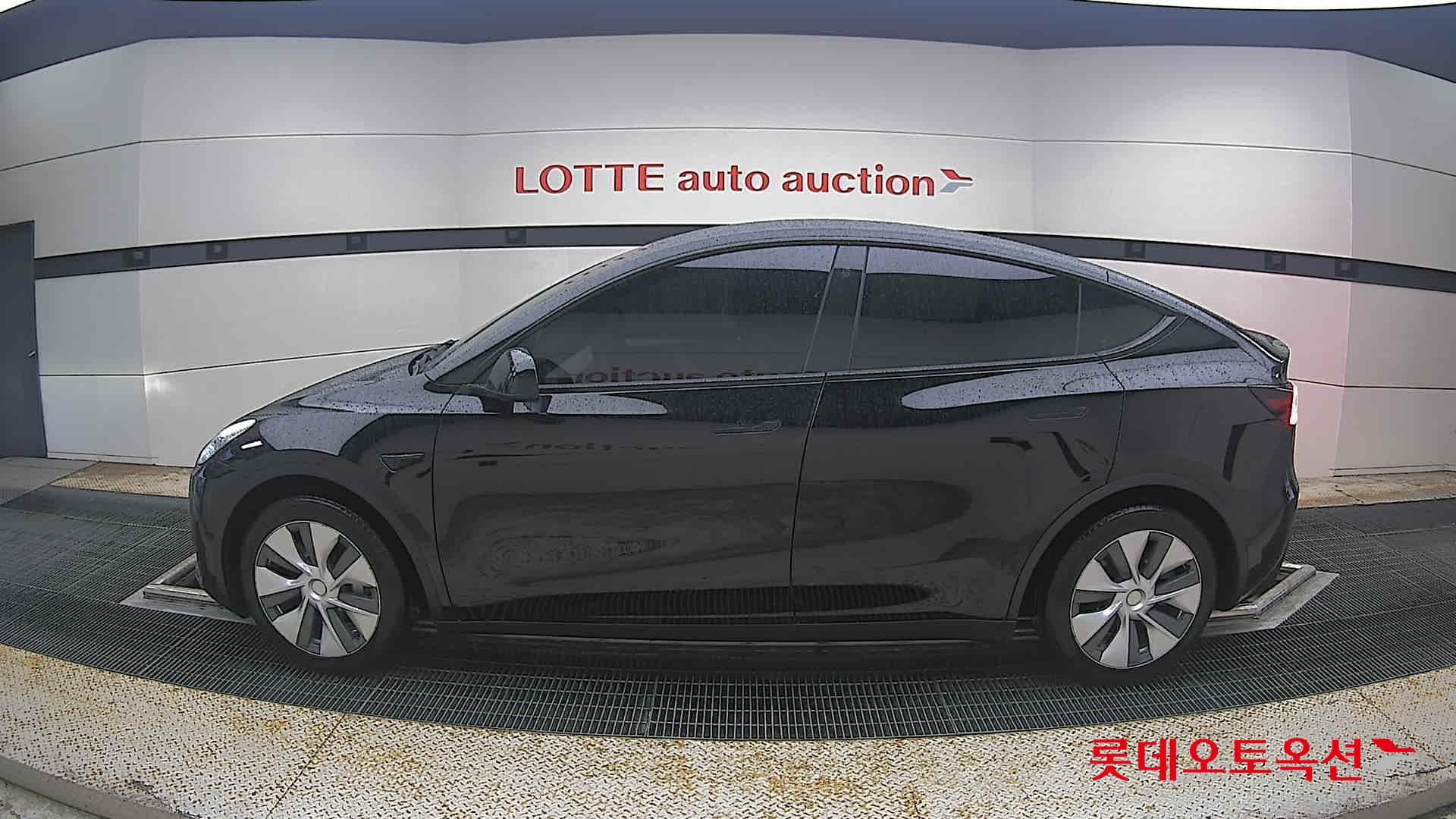 2024 - tesla model y