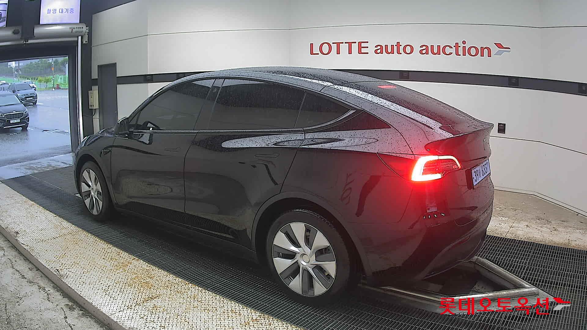 2024 - tesla model y