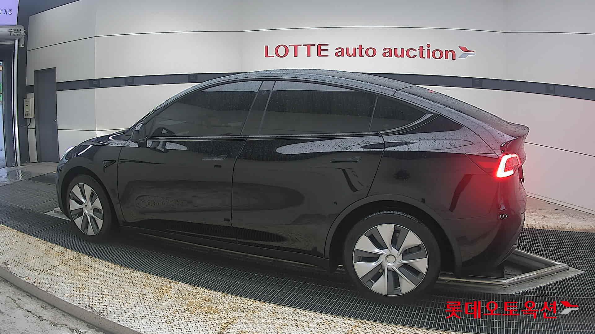 2024 - tesla model y