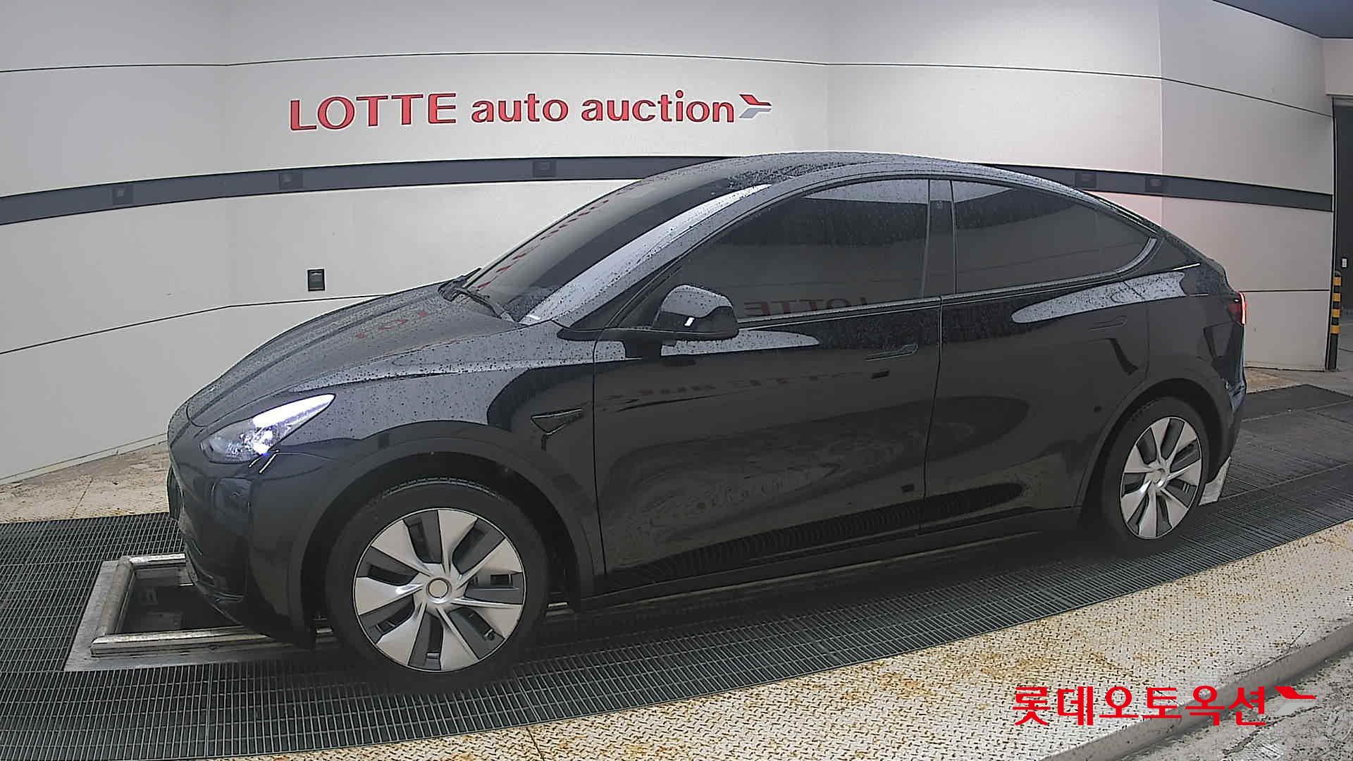 2024 - tesla model y