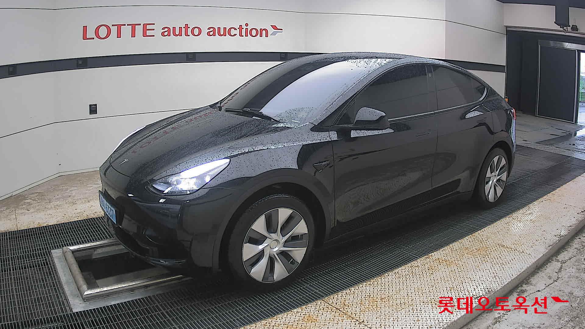 2024 - tesla model y