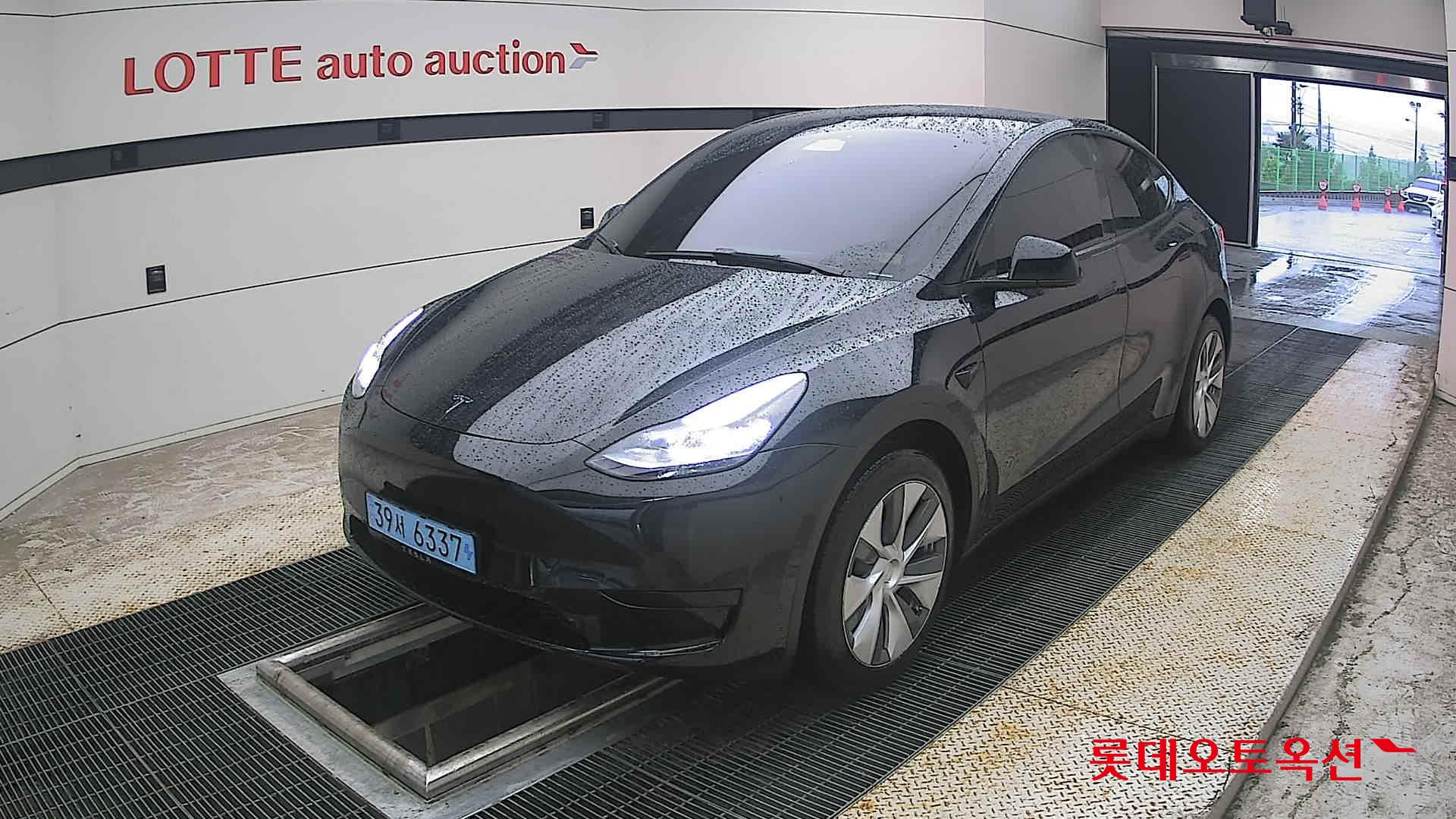 2024 - tesla model y