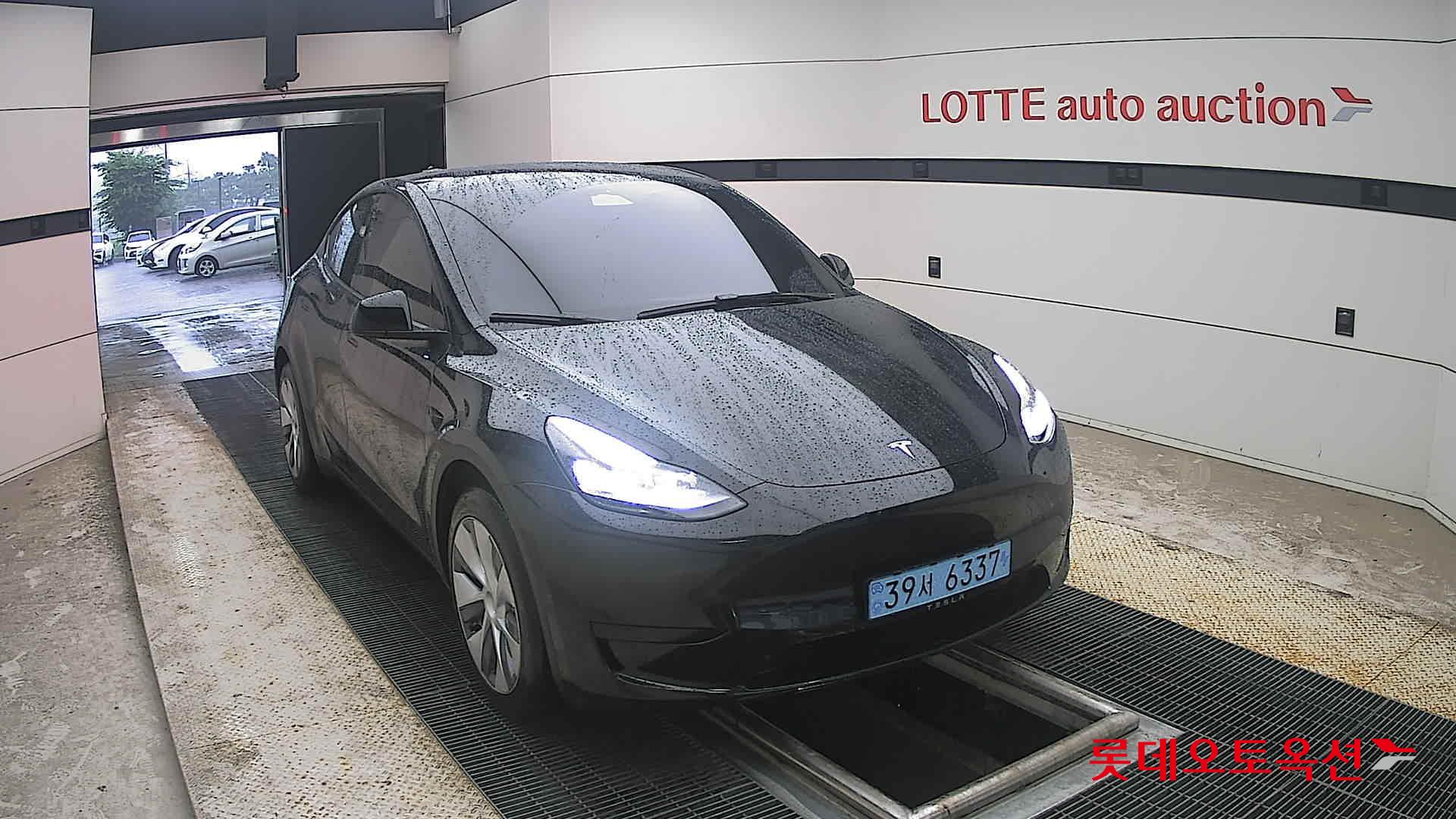 2024 - tesla model y
