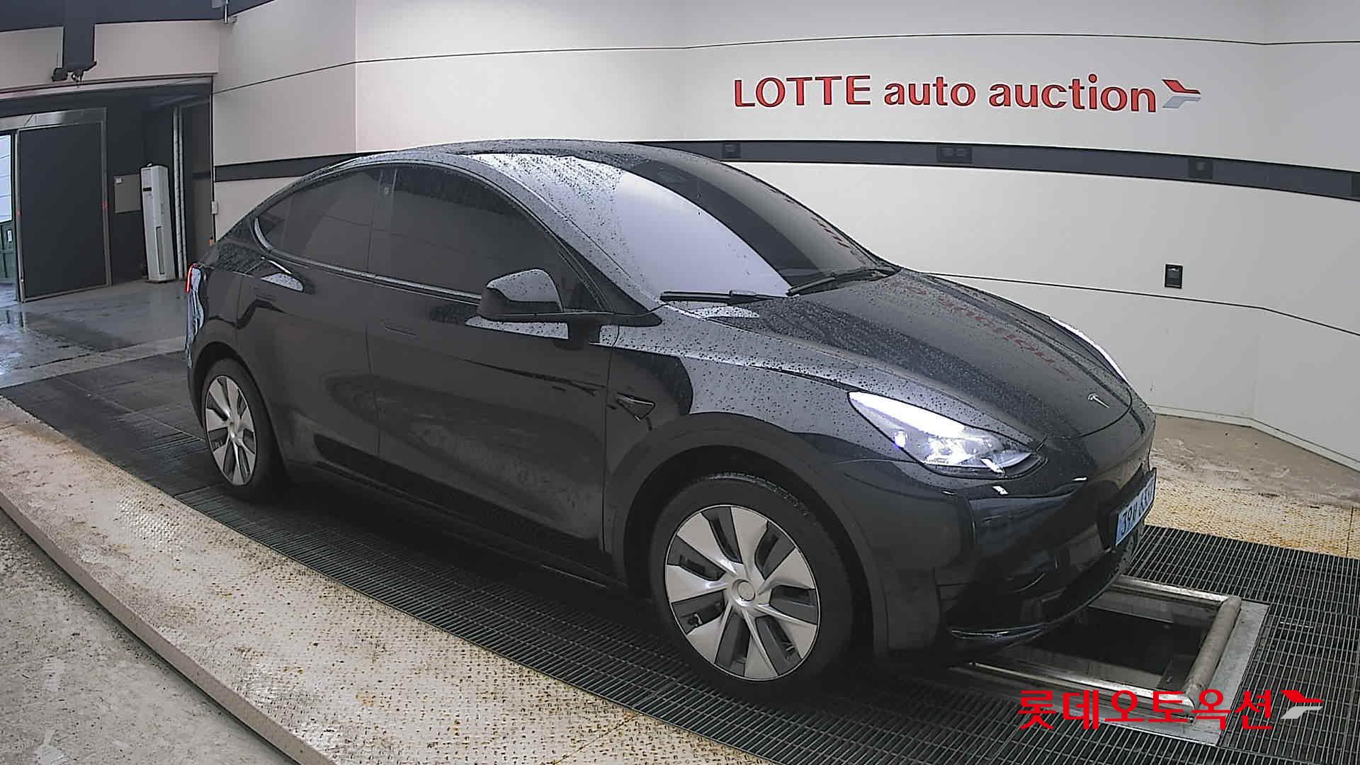 2024 - tesla model y