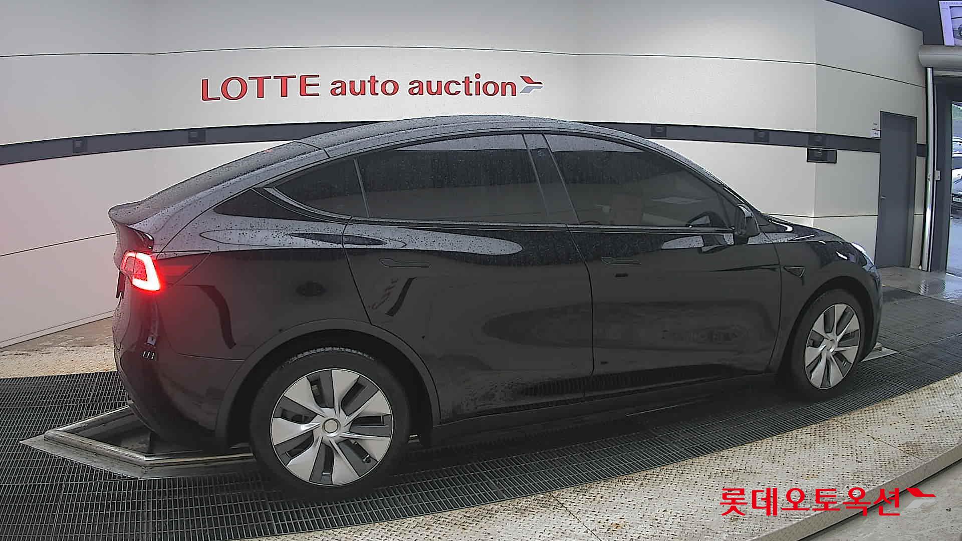 2024 - tesla model y