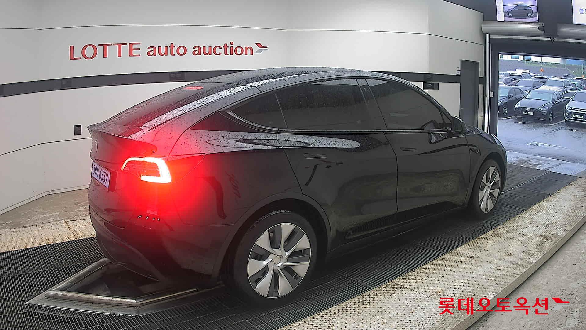 2024 - tesla model y