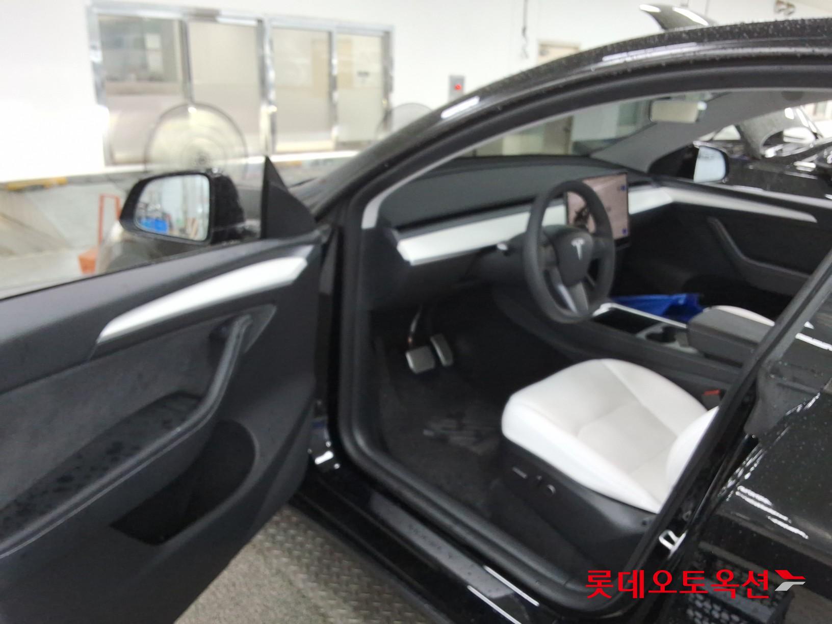 2024 - tesla model y