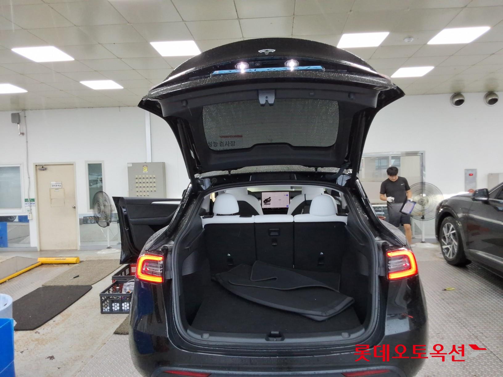 2024 - tesla model y