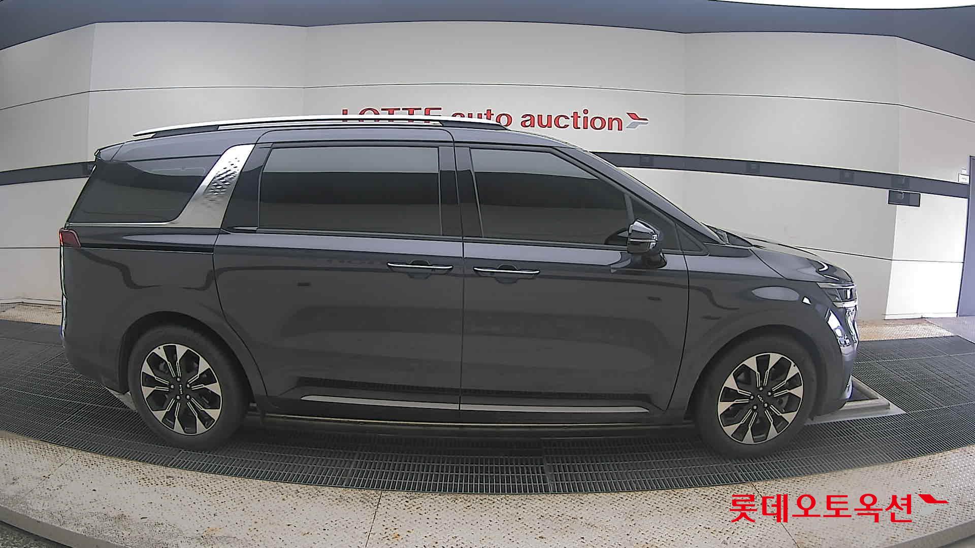 2022 - kia carnival
