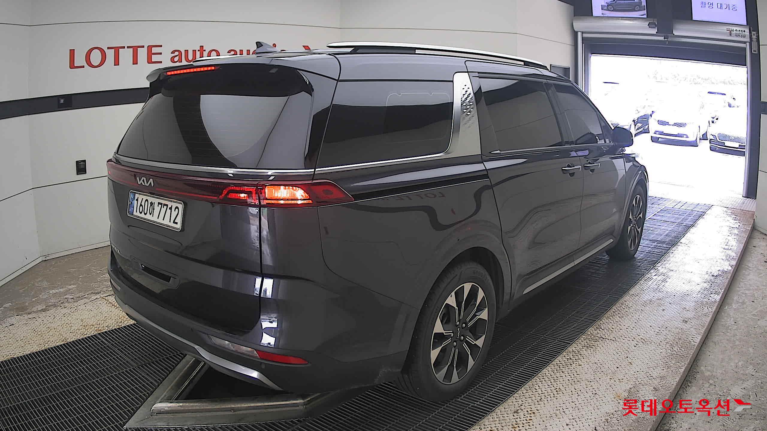 2022 - kia carnival