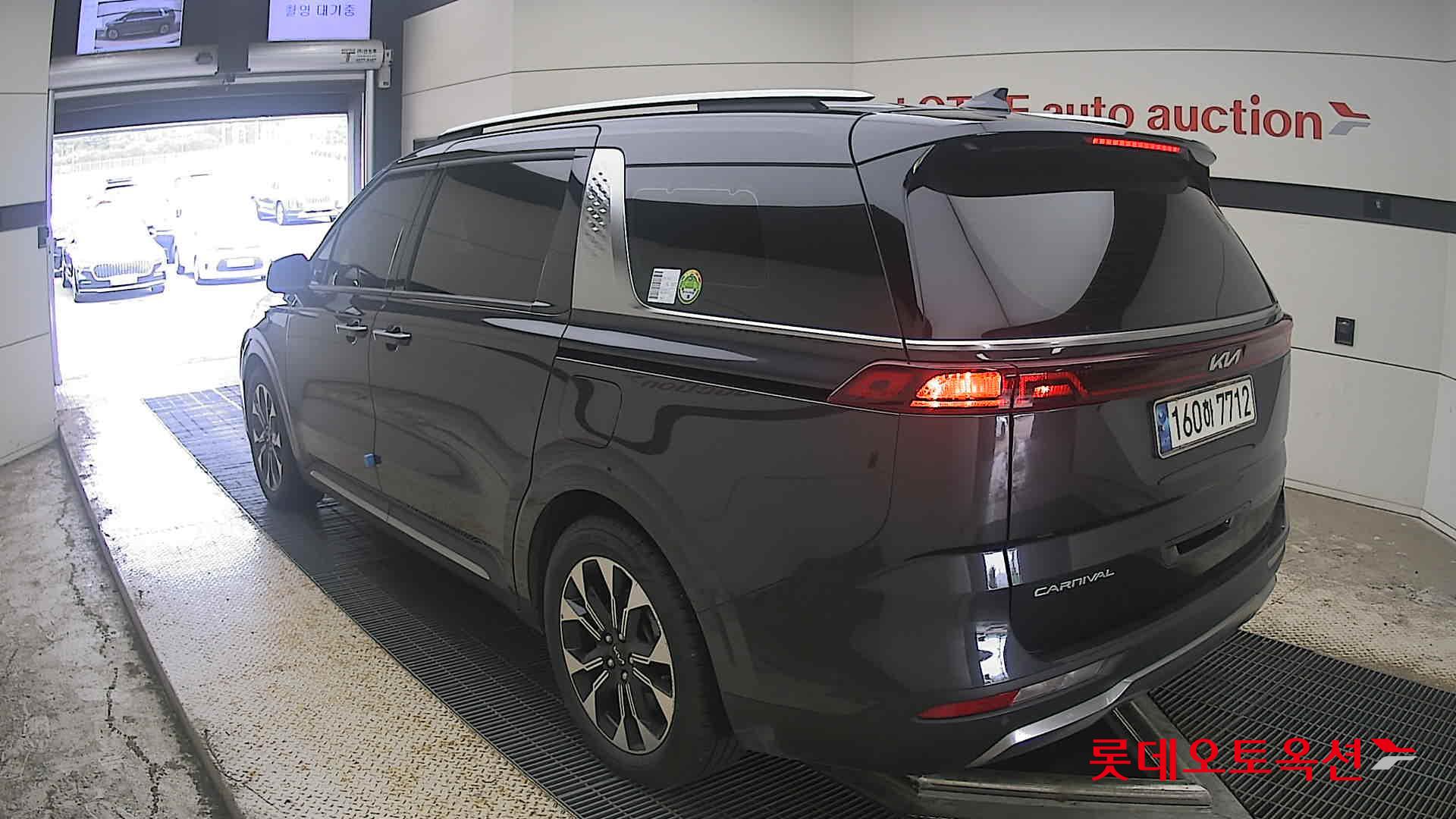 2022 - kia carnival