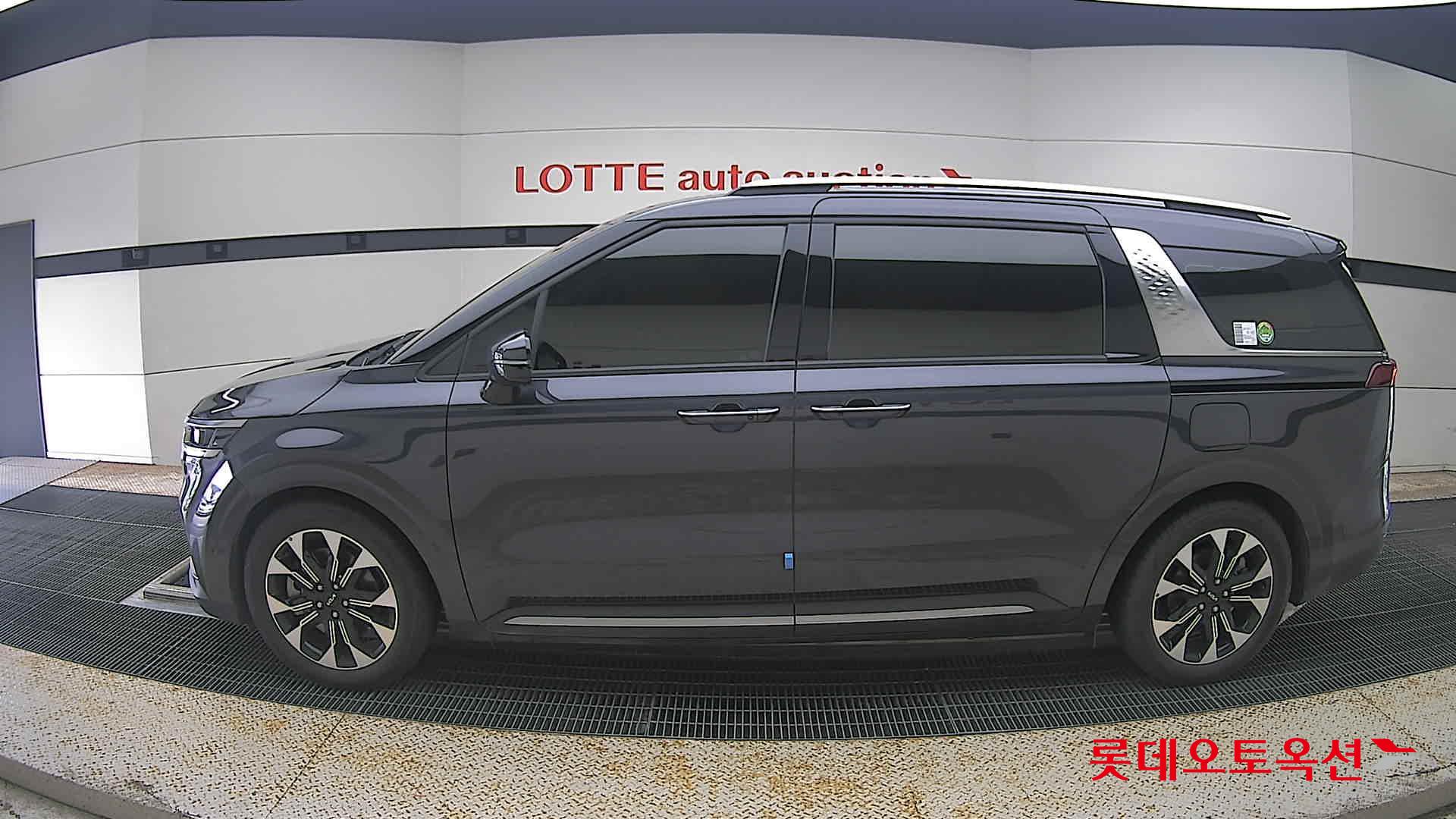 2022 - kia carnival