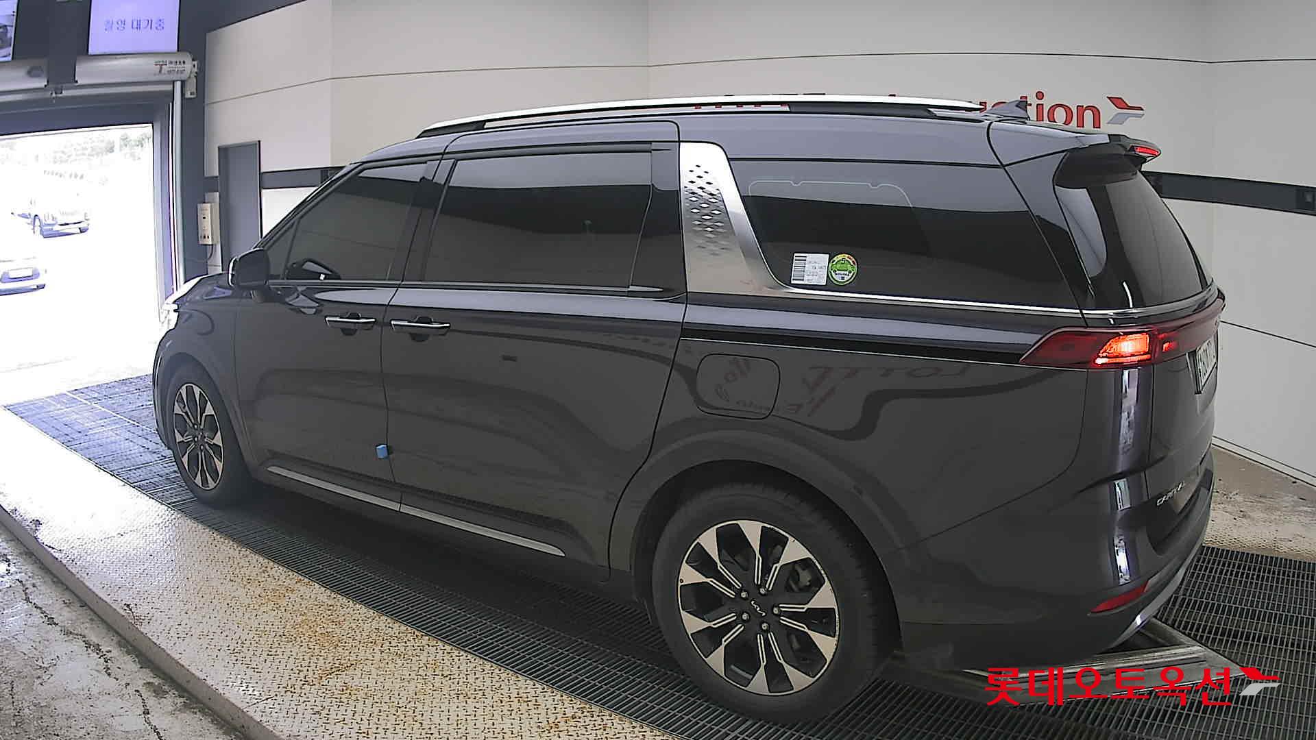2022 - kia carnival