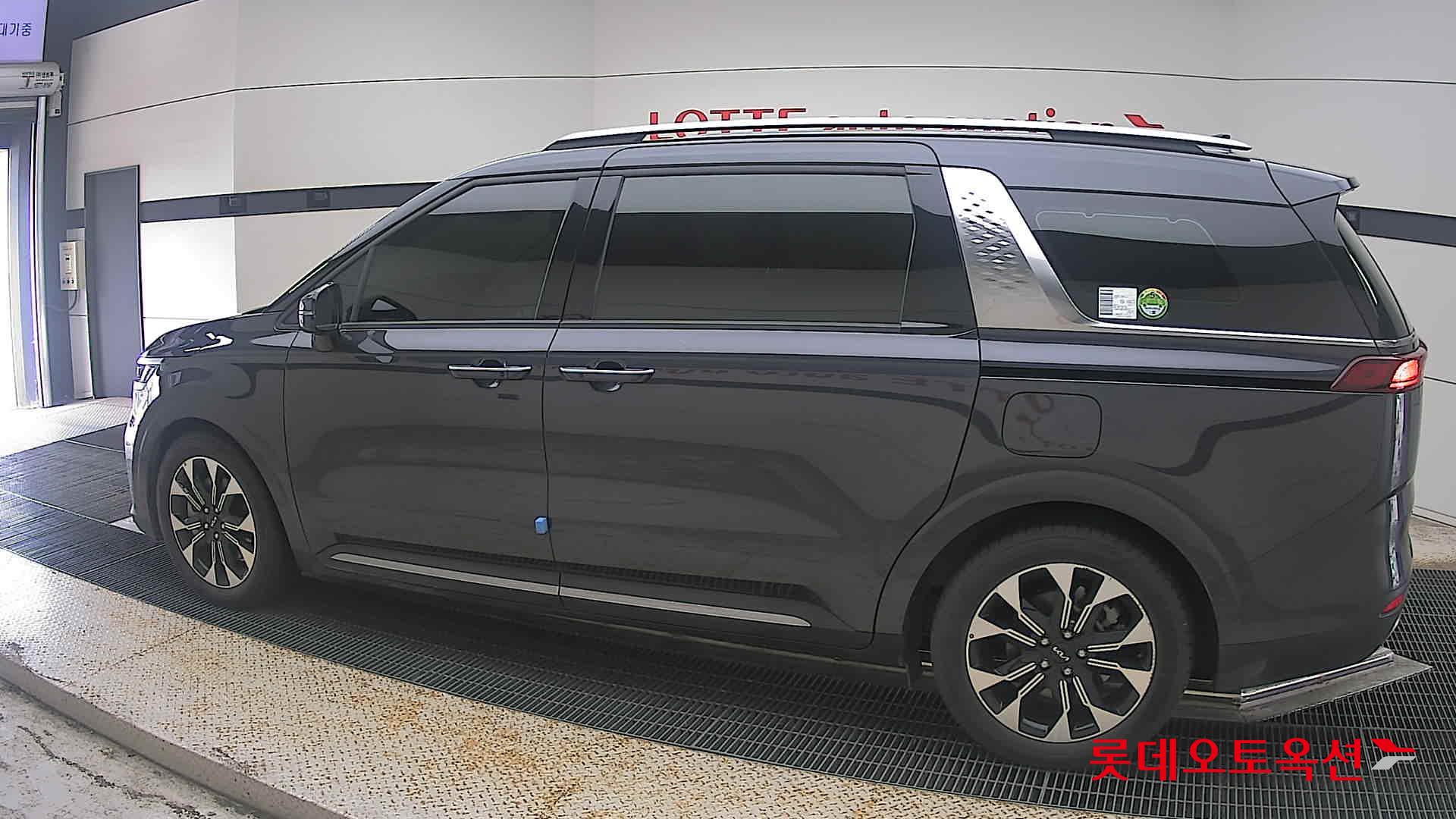 2022 - kia carnival