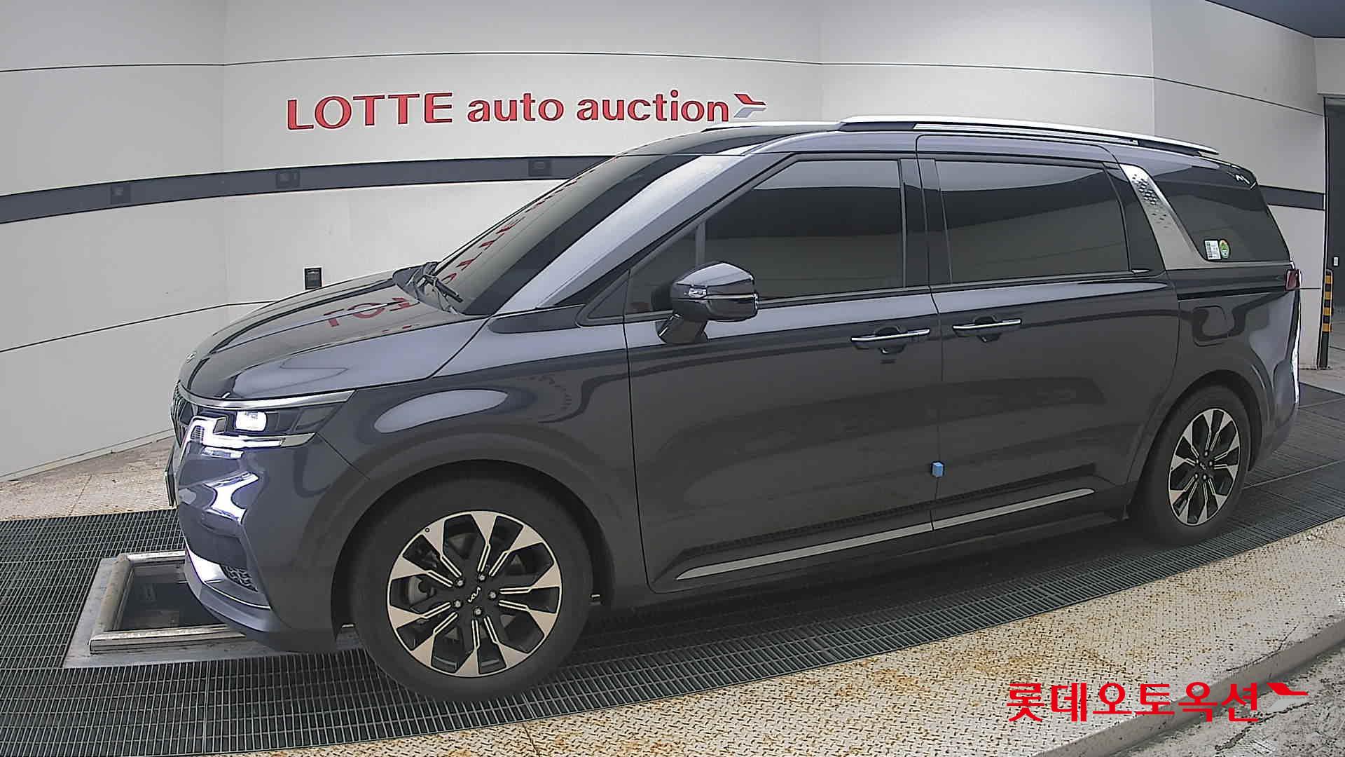 2022 - kia carnival