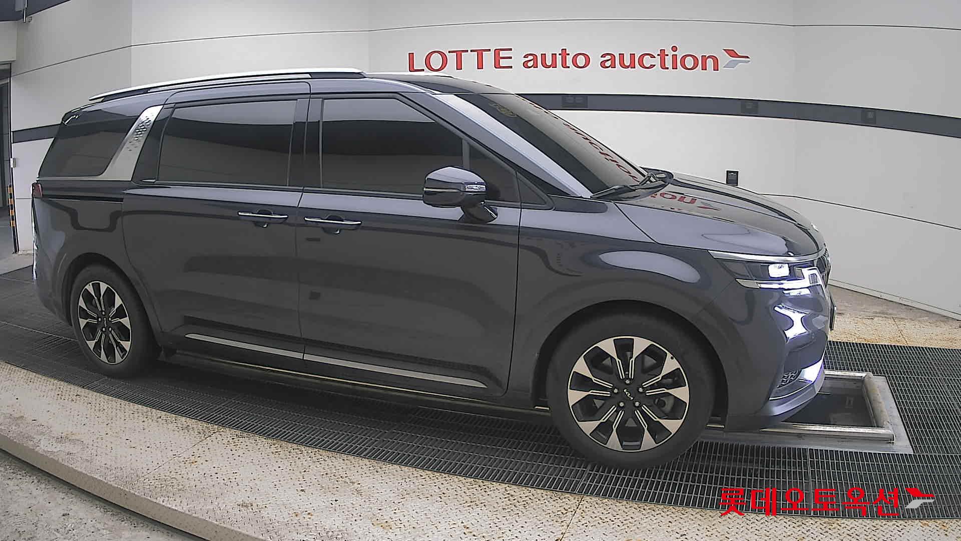 2022 - kia carnival