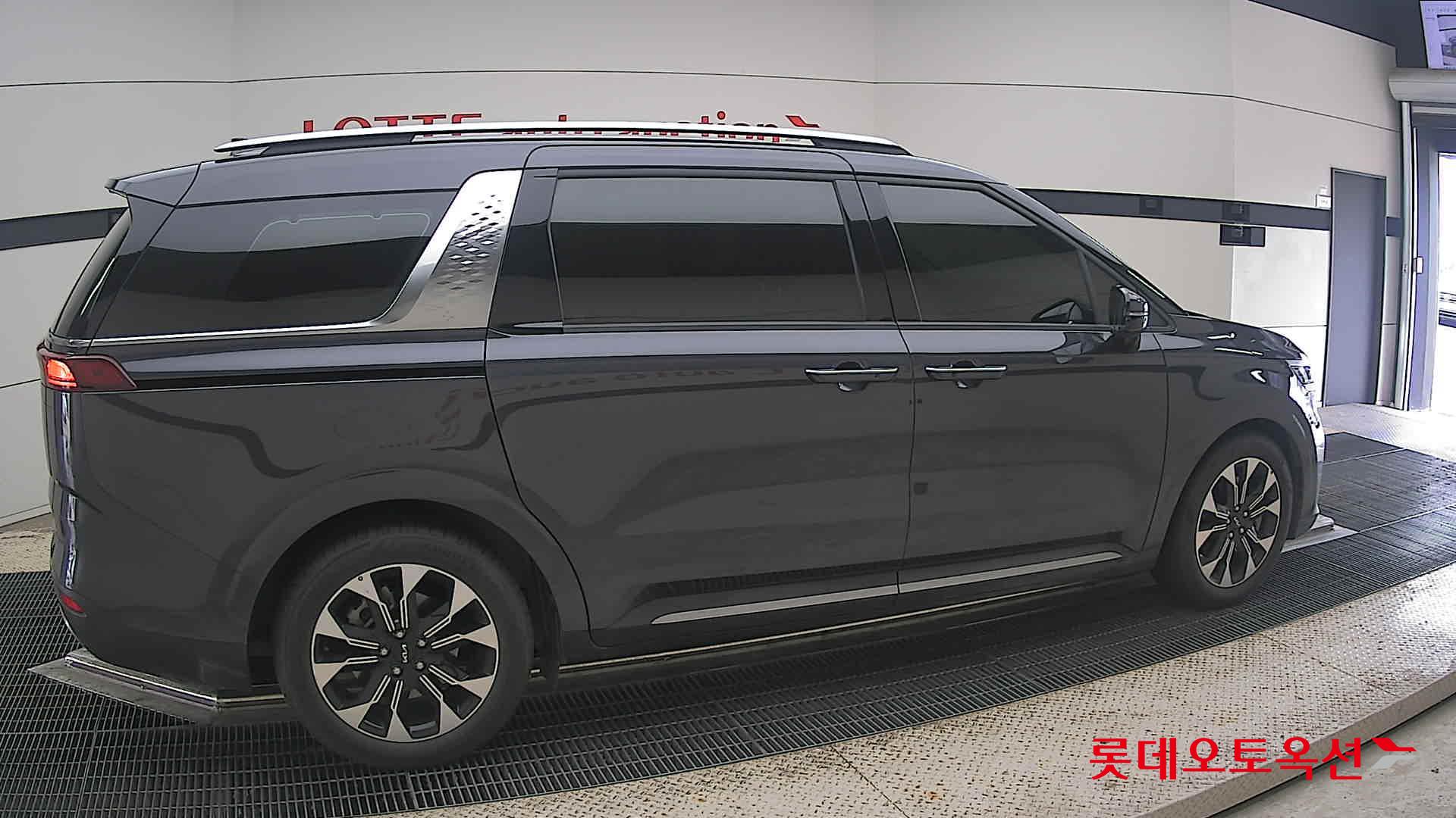 2022 - kia carnival