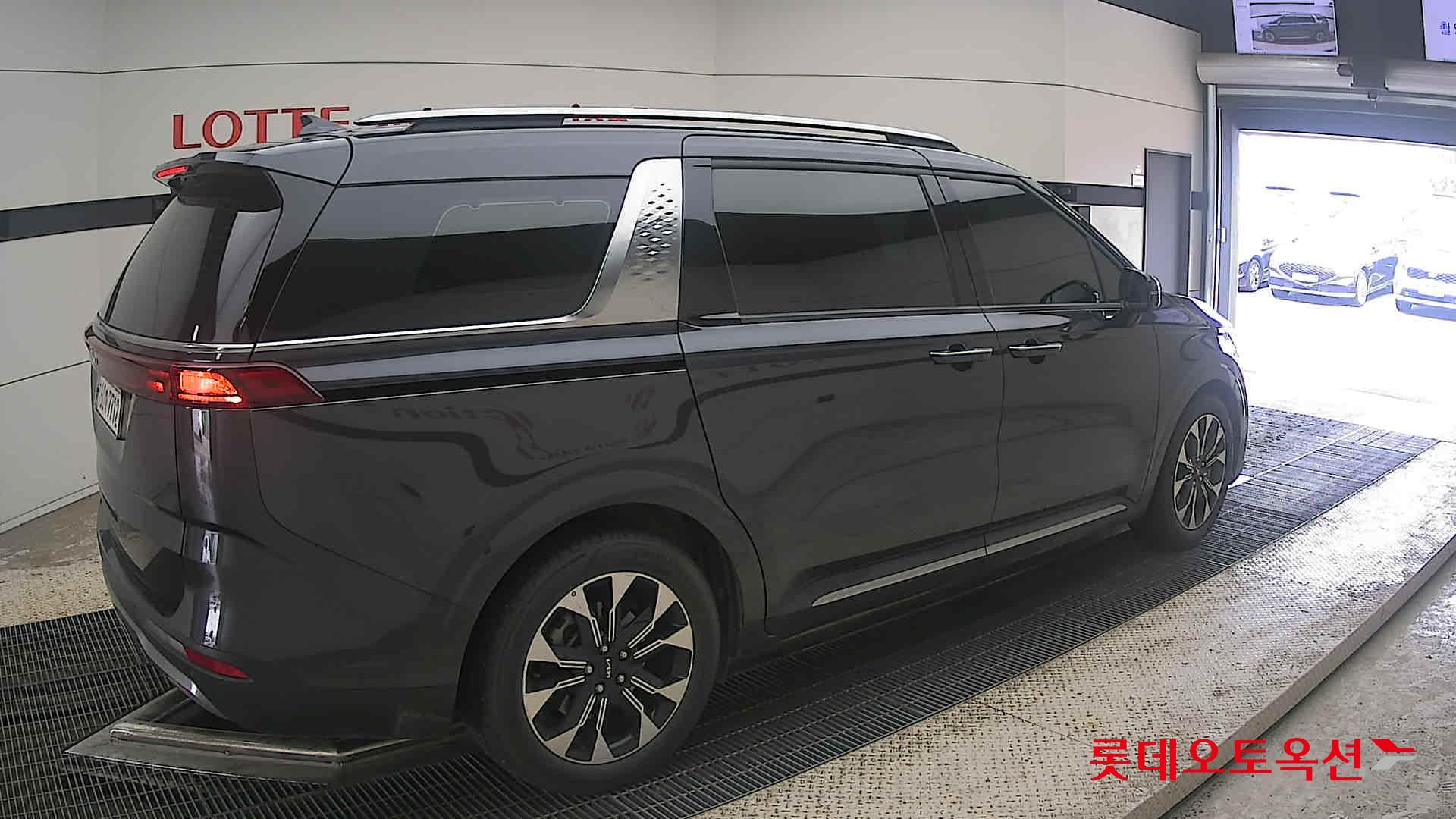 2022 - kia carnival