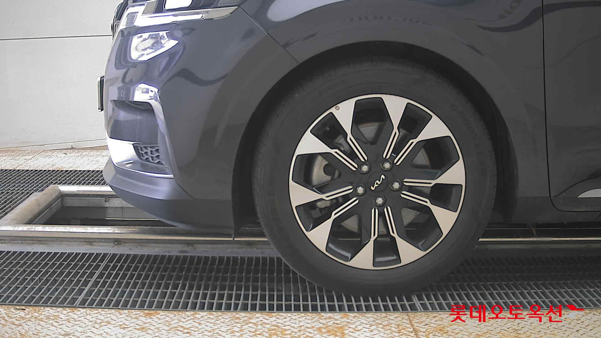 2022 - kia carnival
