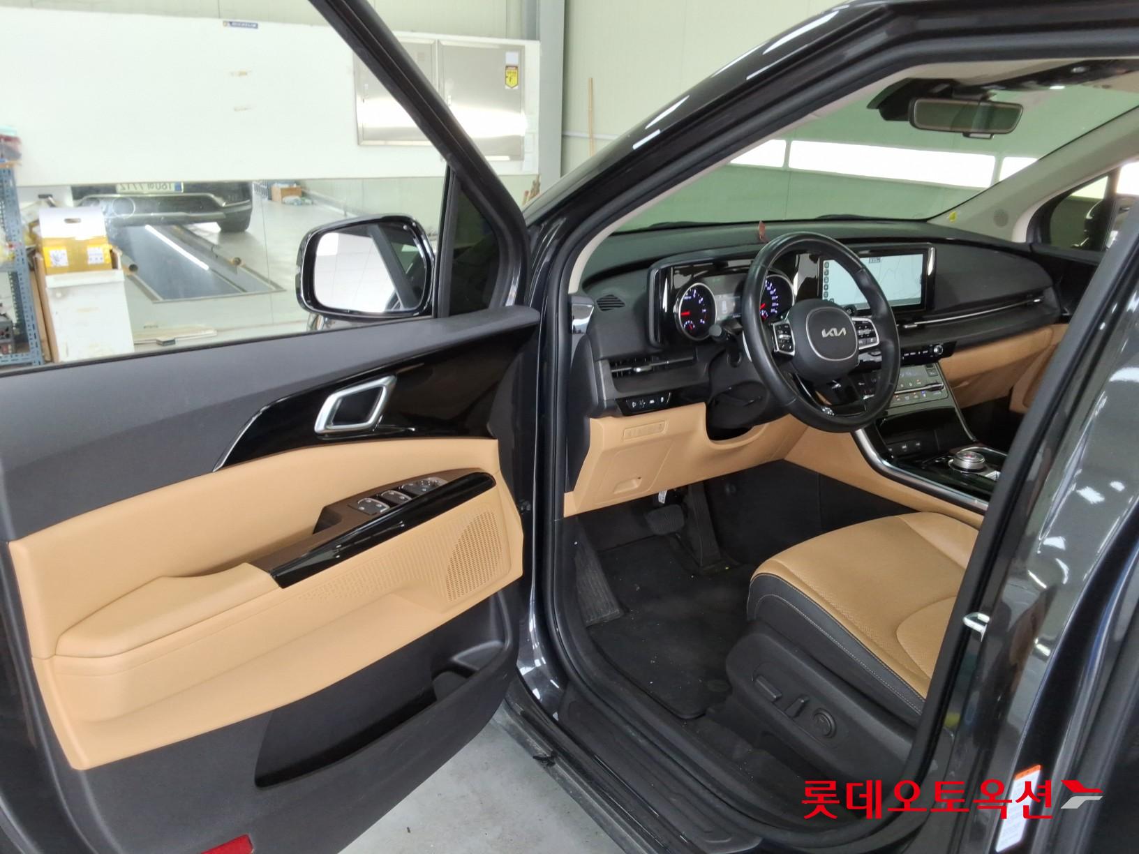 2022 - kia carnival