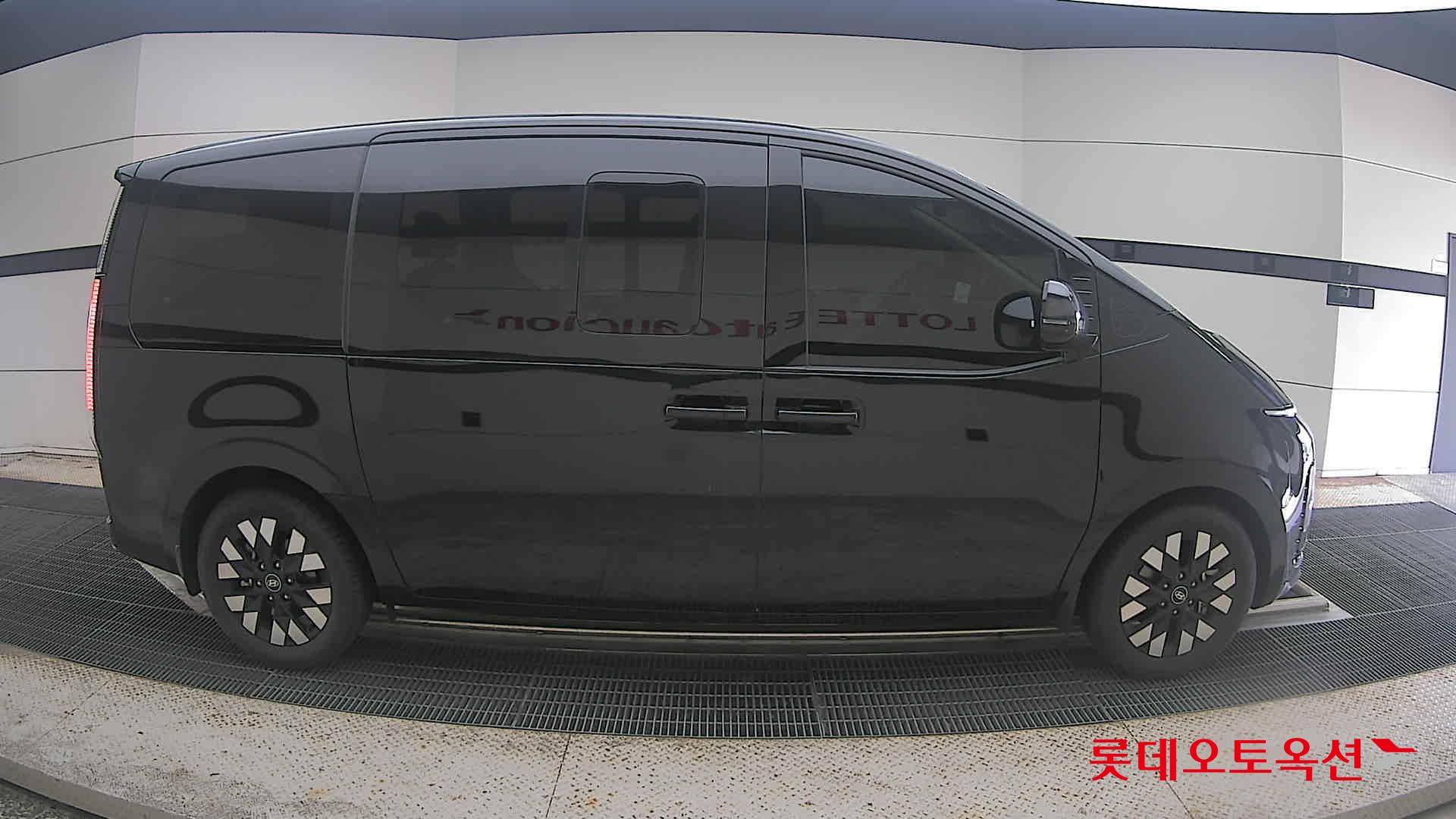 2025 - hyundai staria