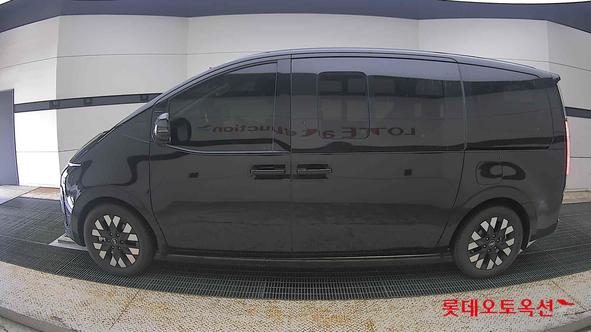 2025 - hyundai staria