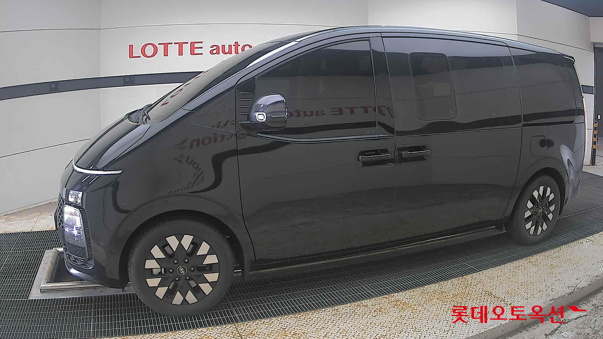 2025 - hyundai staria