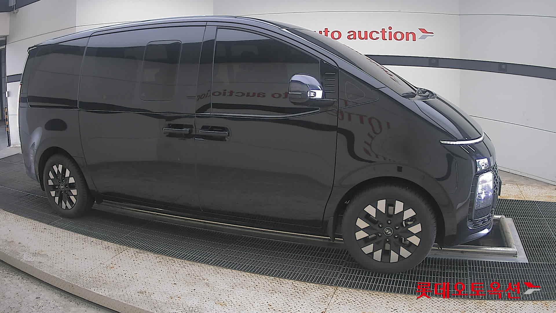 2025 - hyundai staria