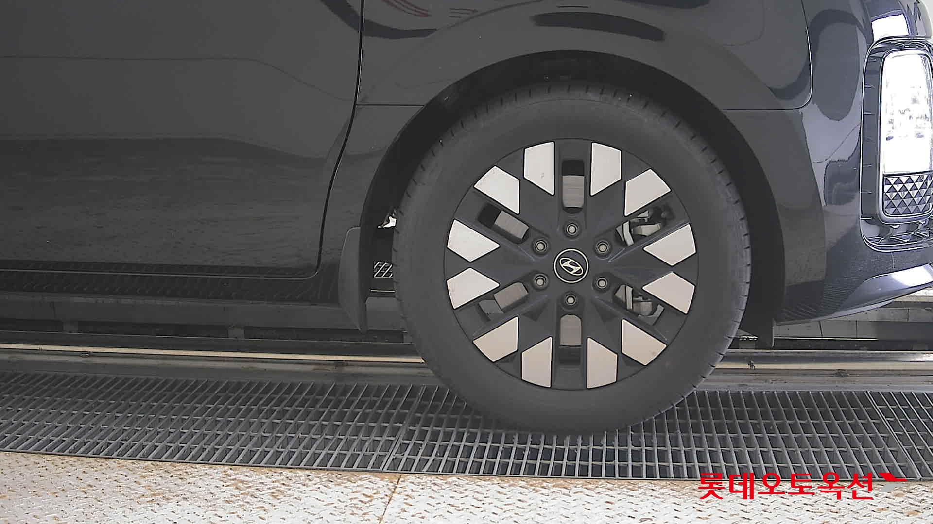 2025 - hyundai staria