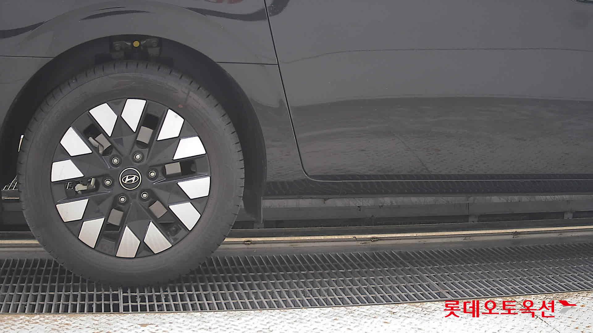 2025 - hyundai staria