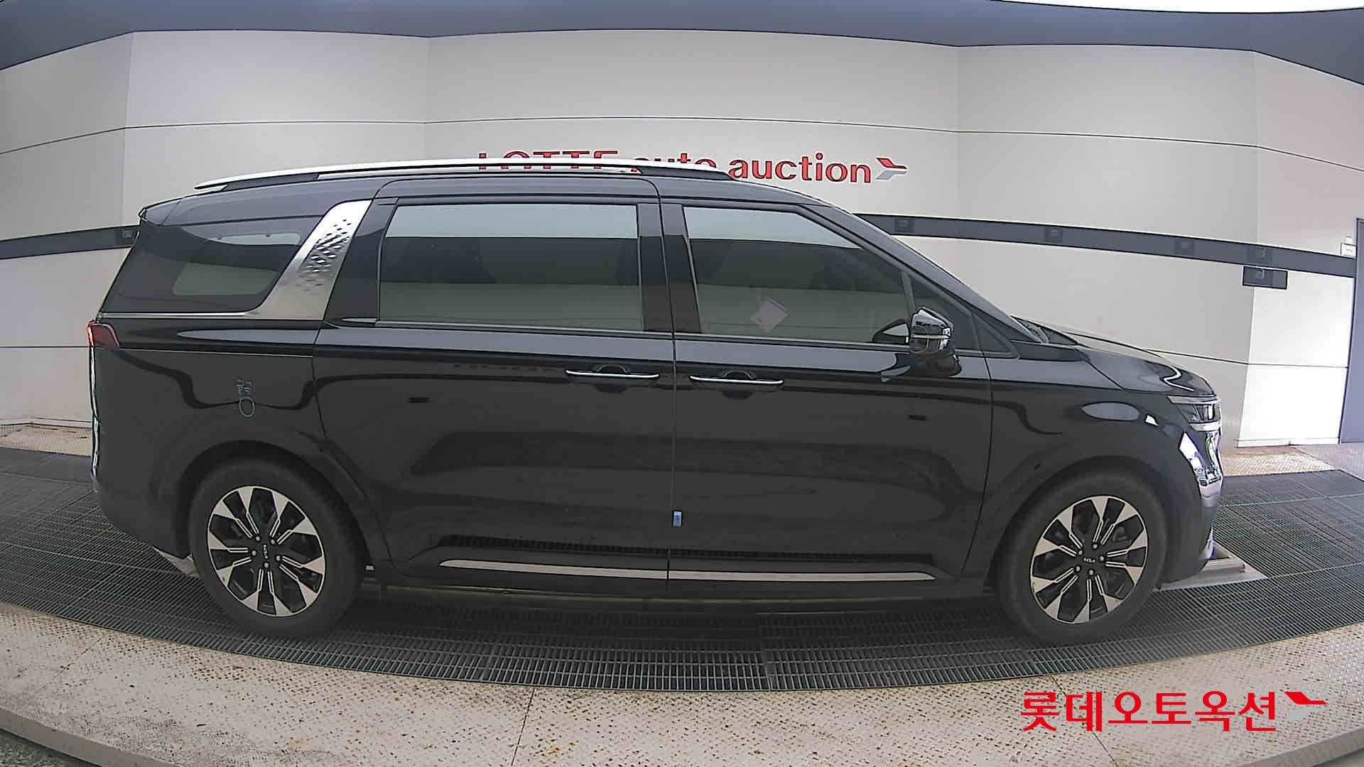 2023 - kia carnival