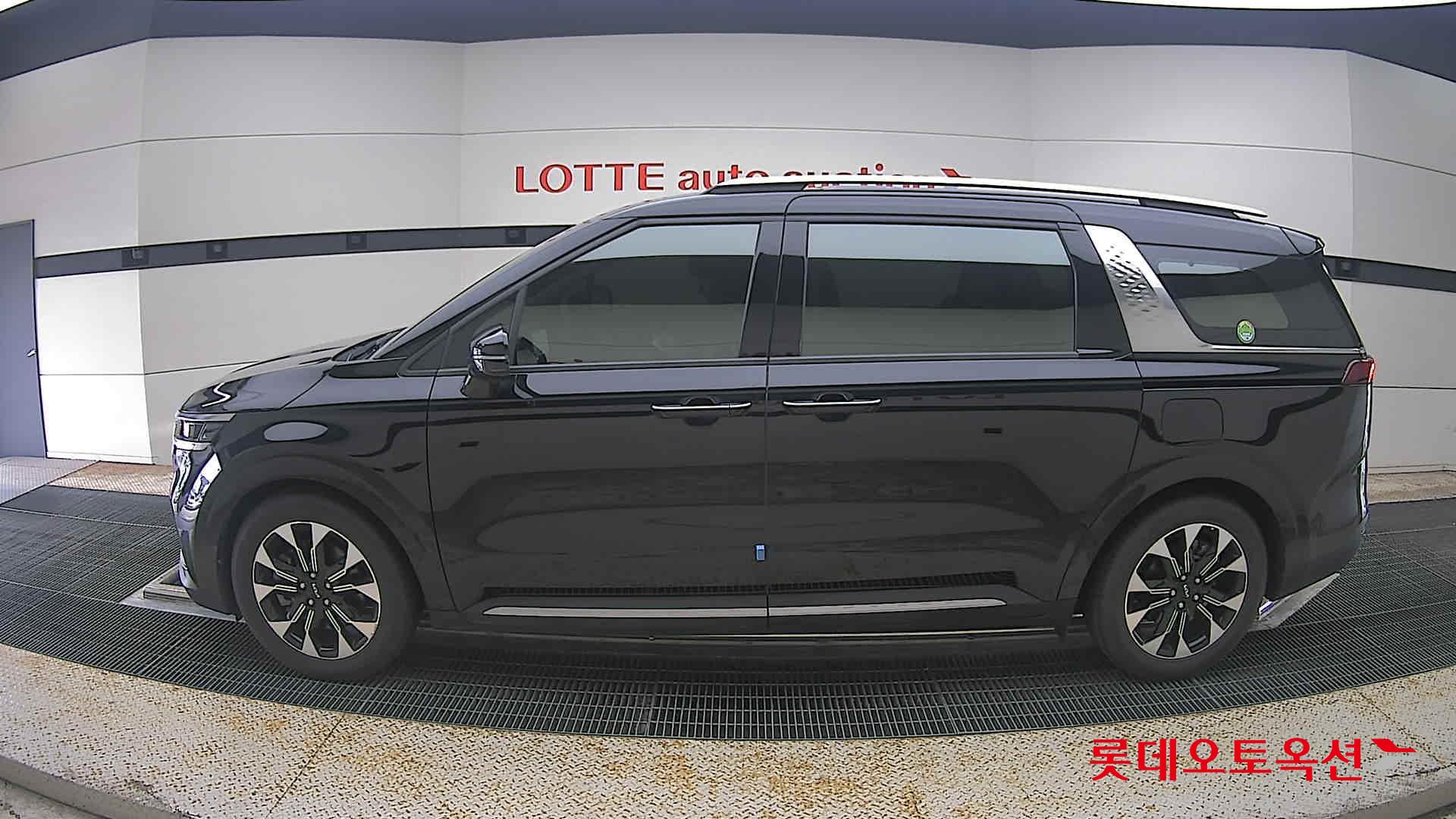 2023 - kia carnival