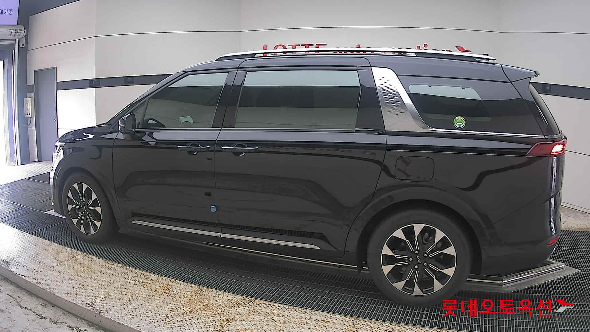 2023 - kia carnival