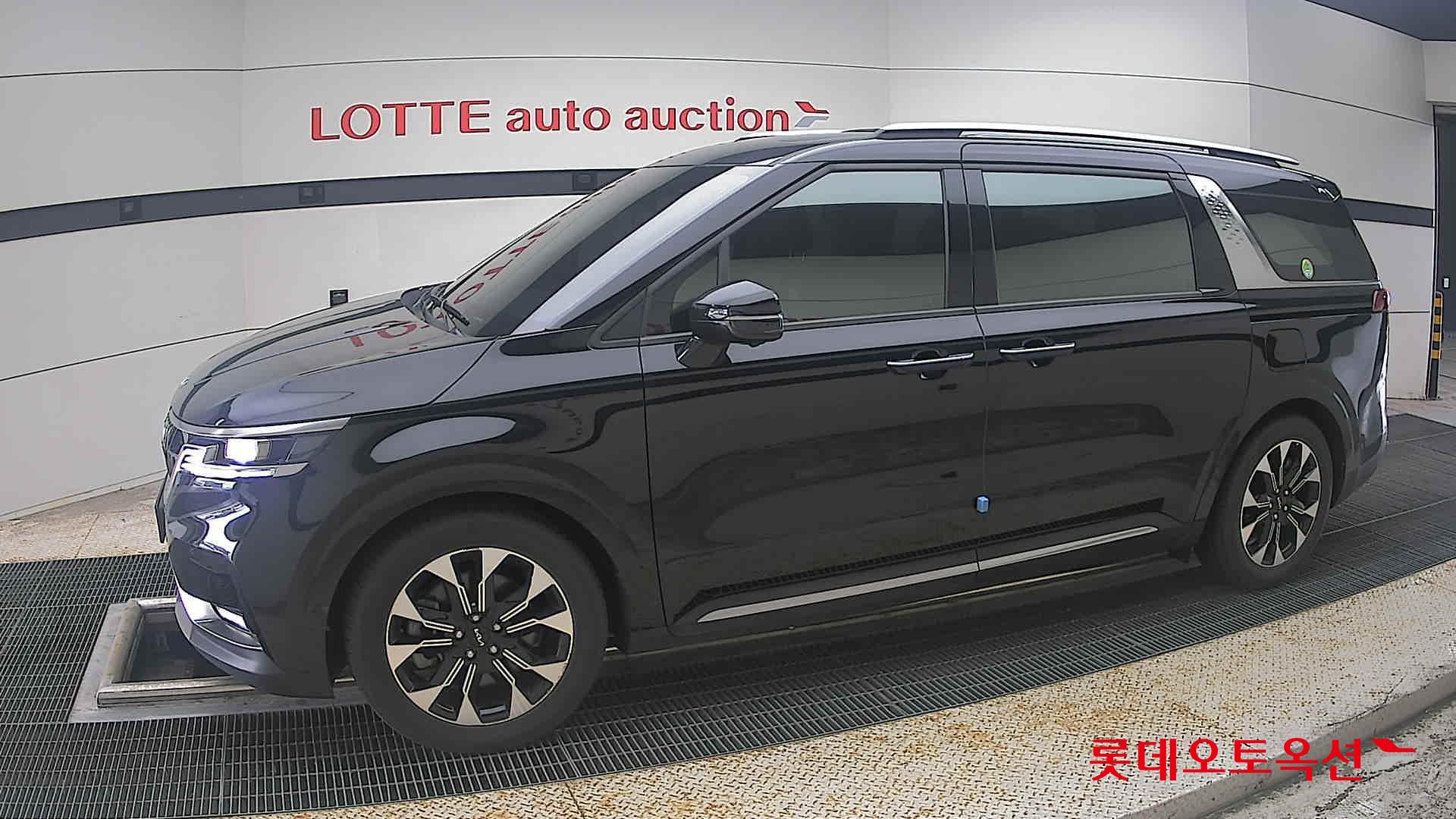 2023 - kia carnival