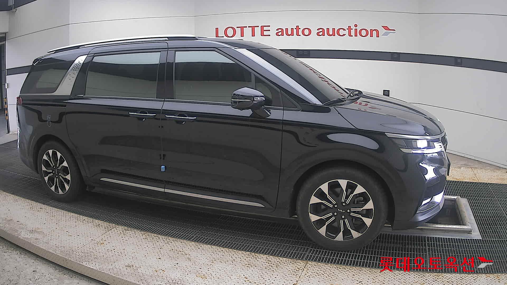 2023 - kia carnival