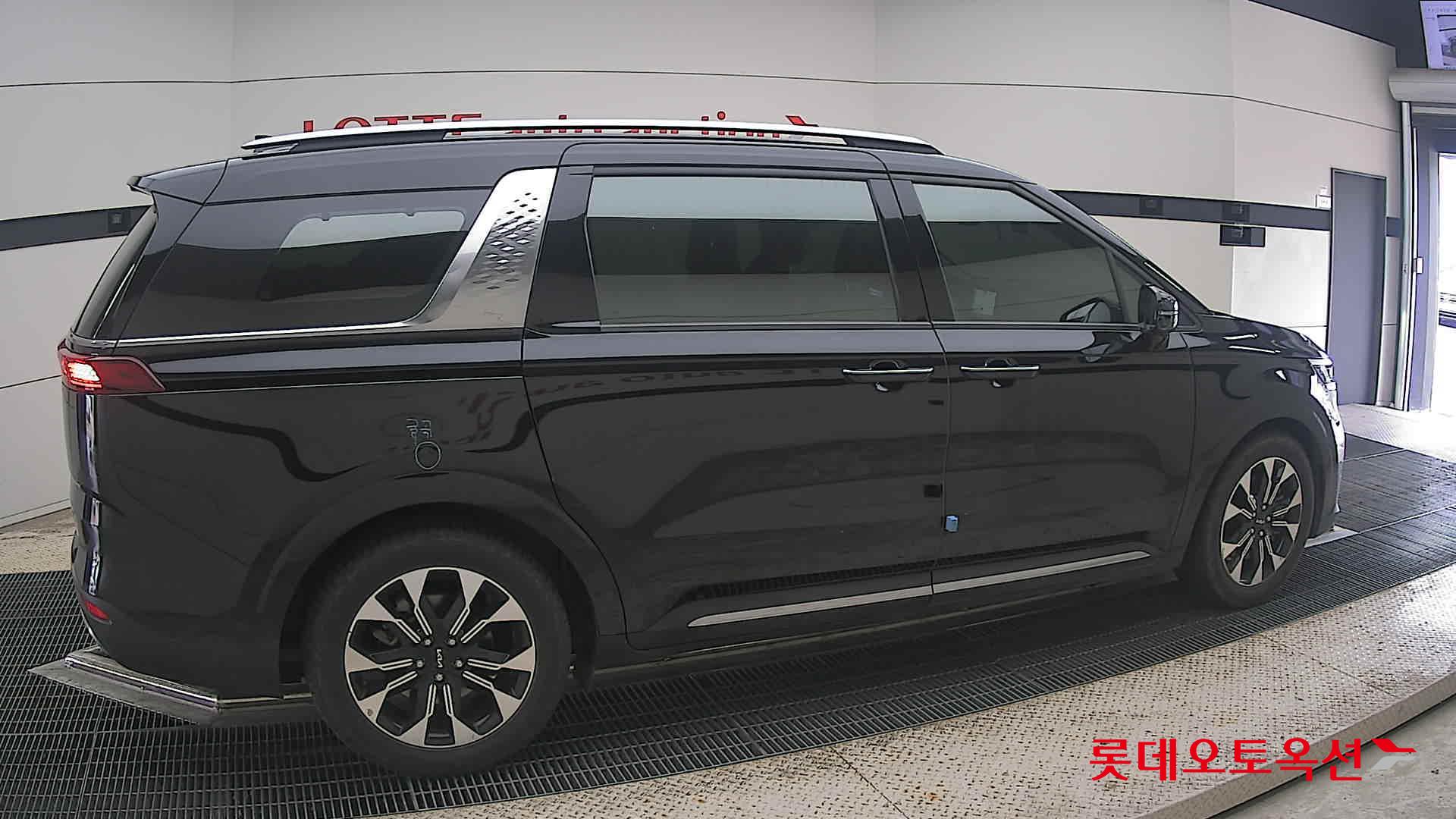 2023 - kia carnival