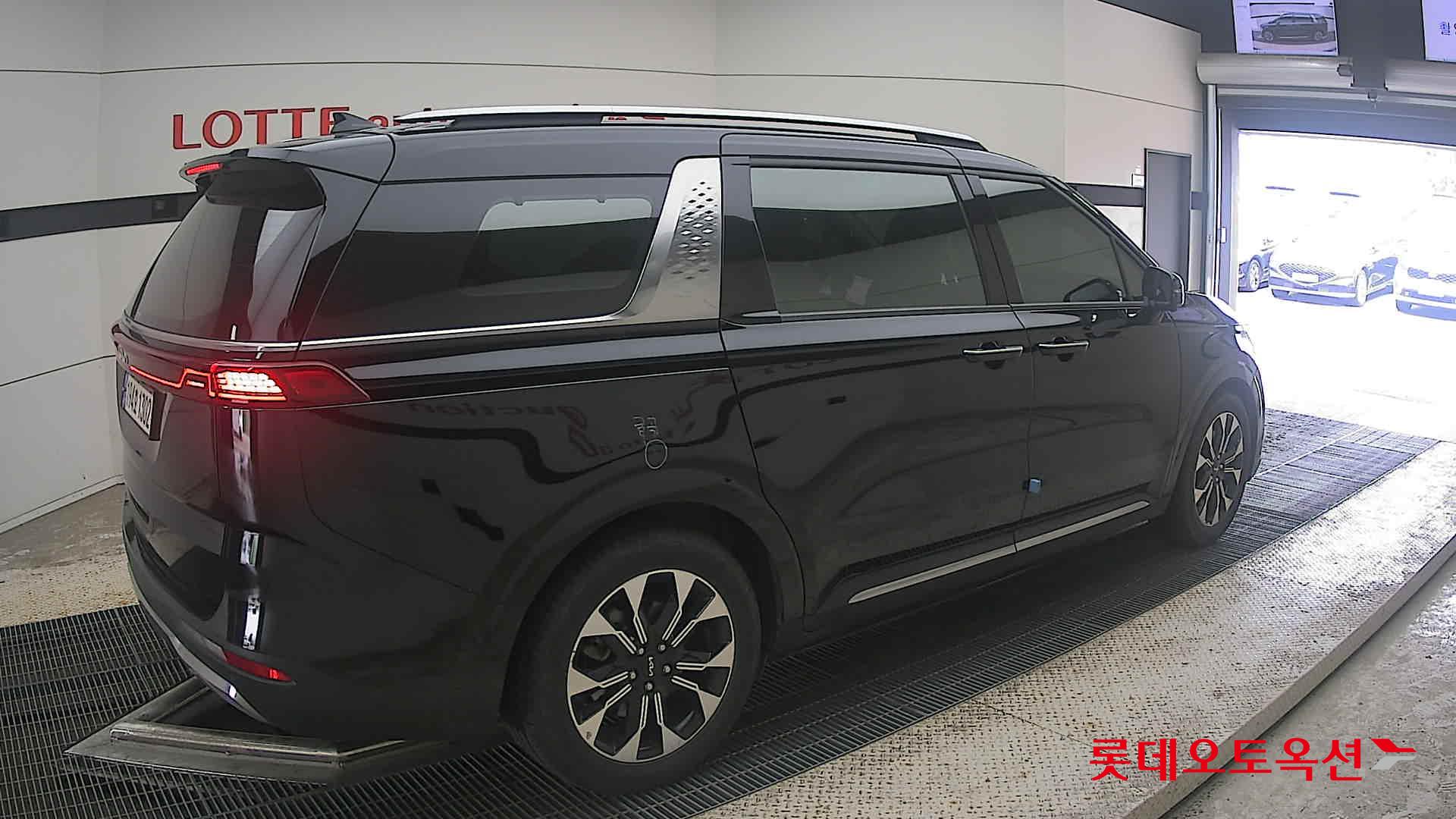 2023 - kia carnival