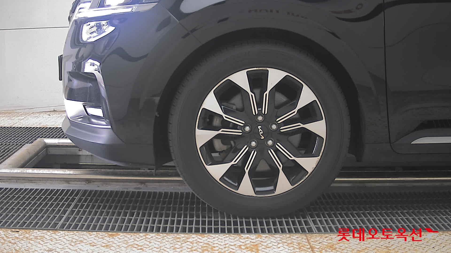 2023 - kia carnival